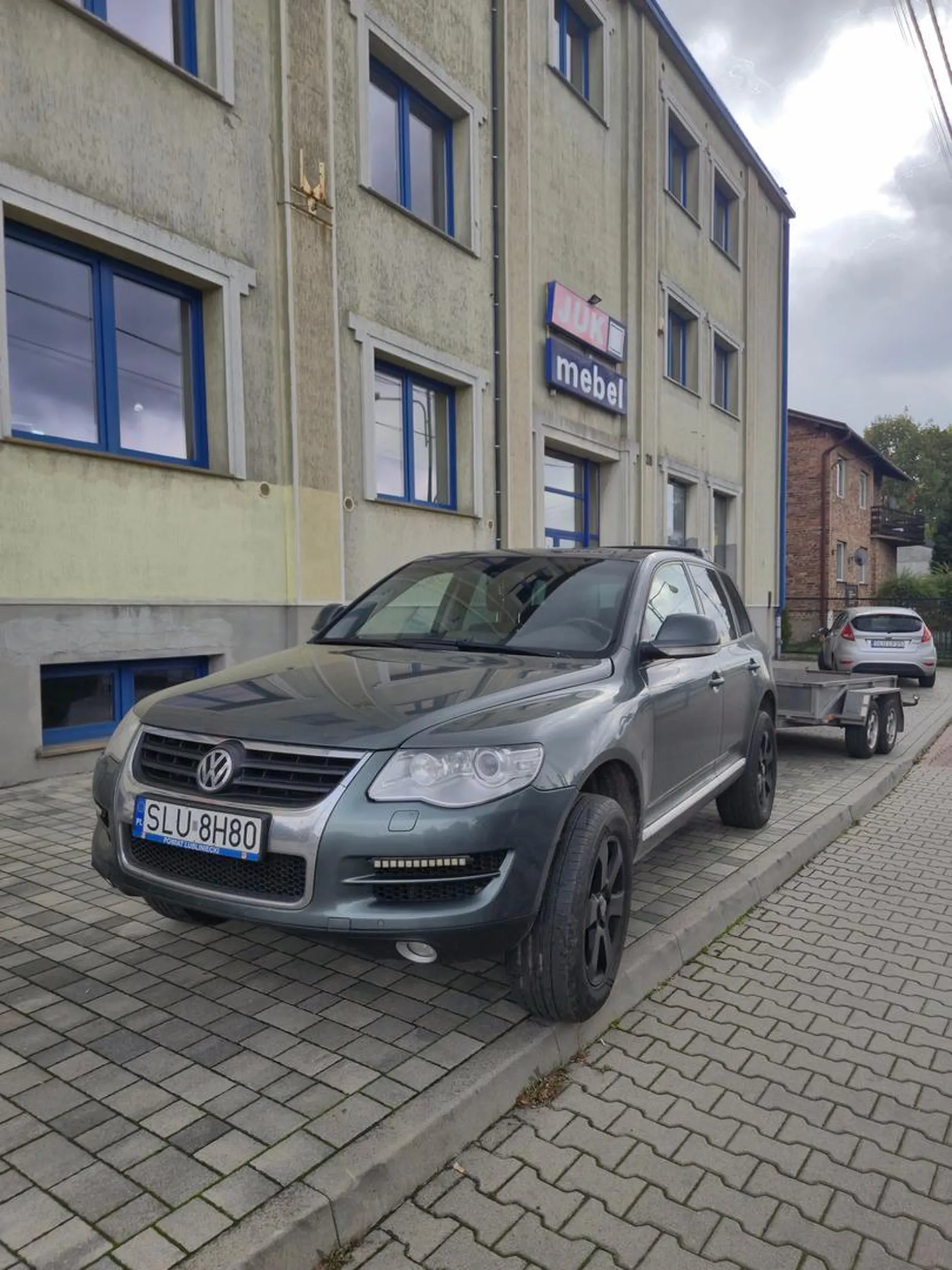 Kierowca parkuje w miejcu nie doawolonym ale zajebisty tiguan ziomuś