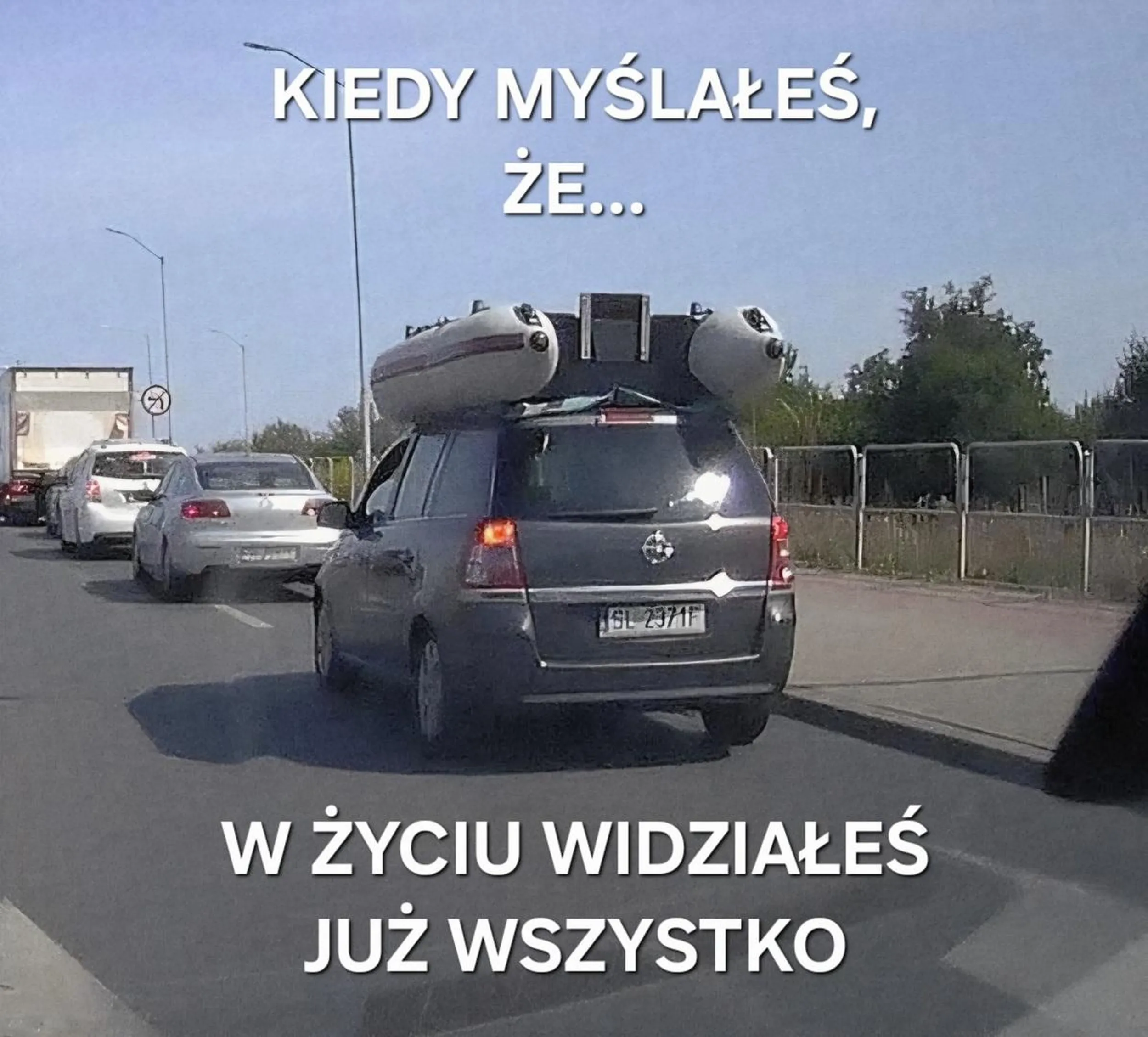 Ciekawe, czy wjeżdża od razu do jeziora?? https://kwejk.pl/obrazek/4148994/pan-samochodzik.html