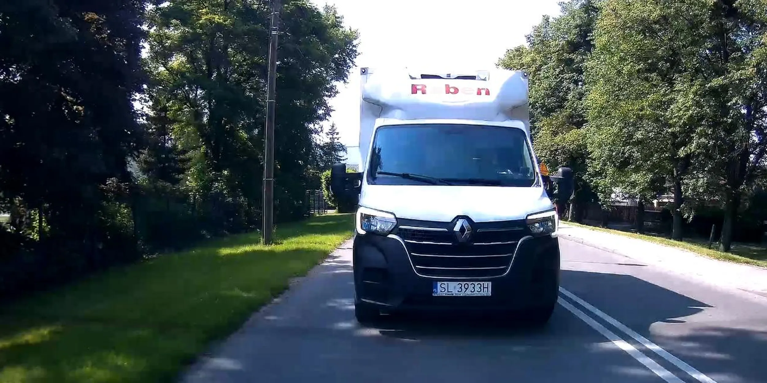 Ty zybie totalny, następnym razem ci przyhamuje i będę obserwował twój głupi ryj, hahaha