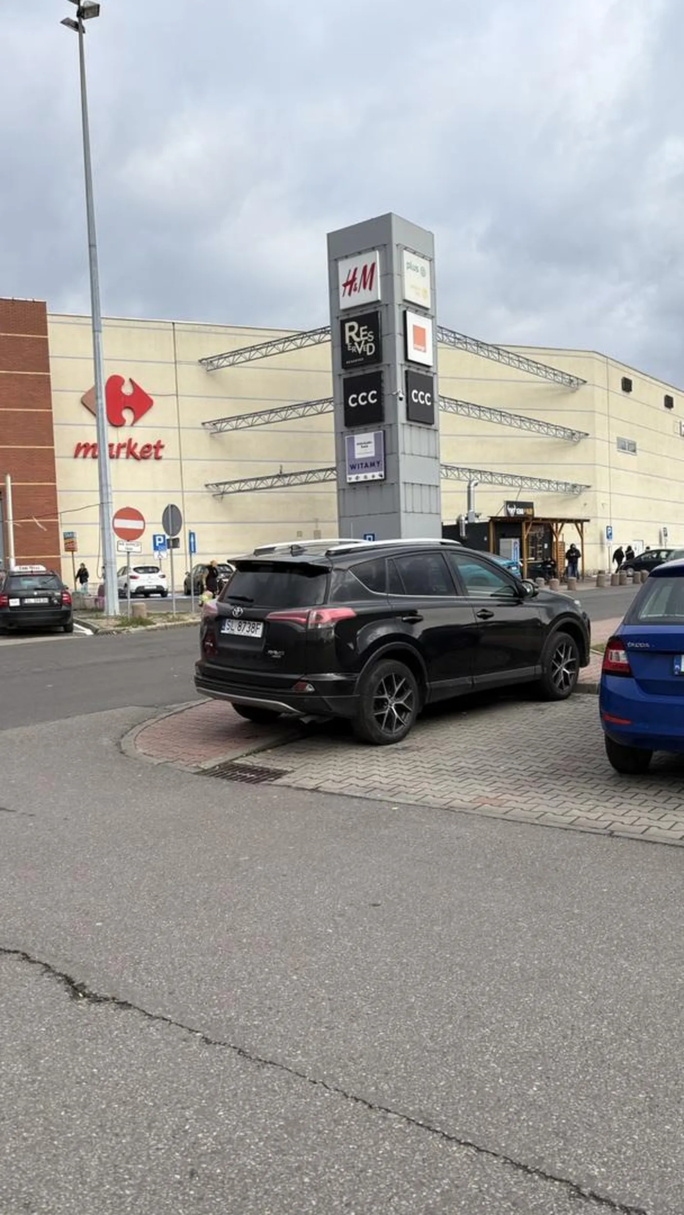 Polecam przejść dodatkowy kurs parkowania