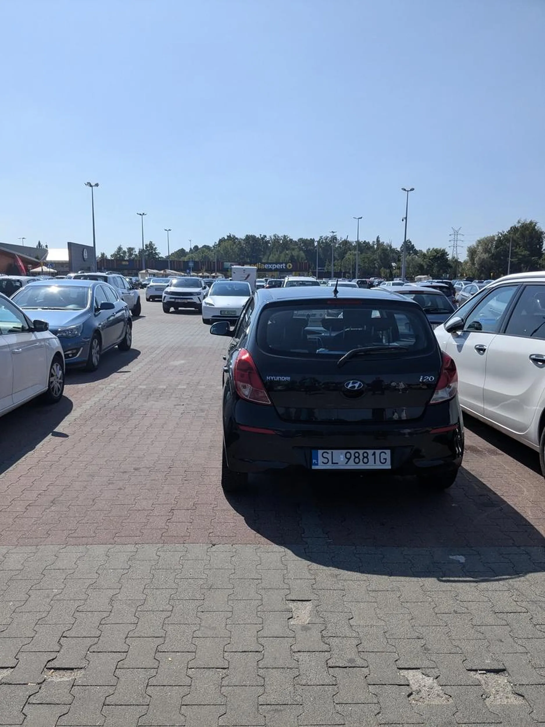 Auto małe jak mózg kierowcy, potrzebuje za to aż dwóch miejsc, żeby inni mieli mniej.