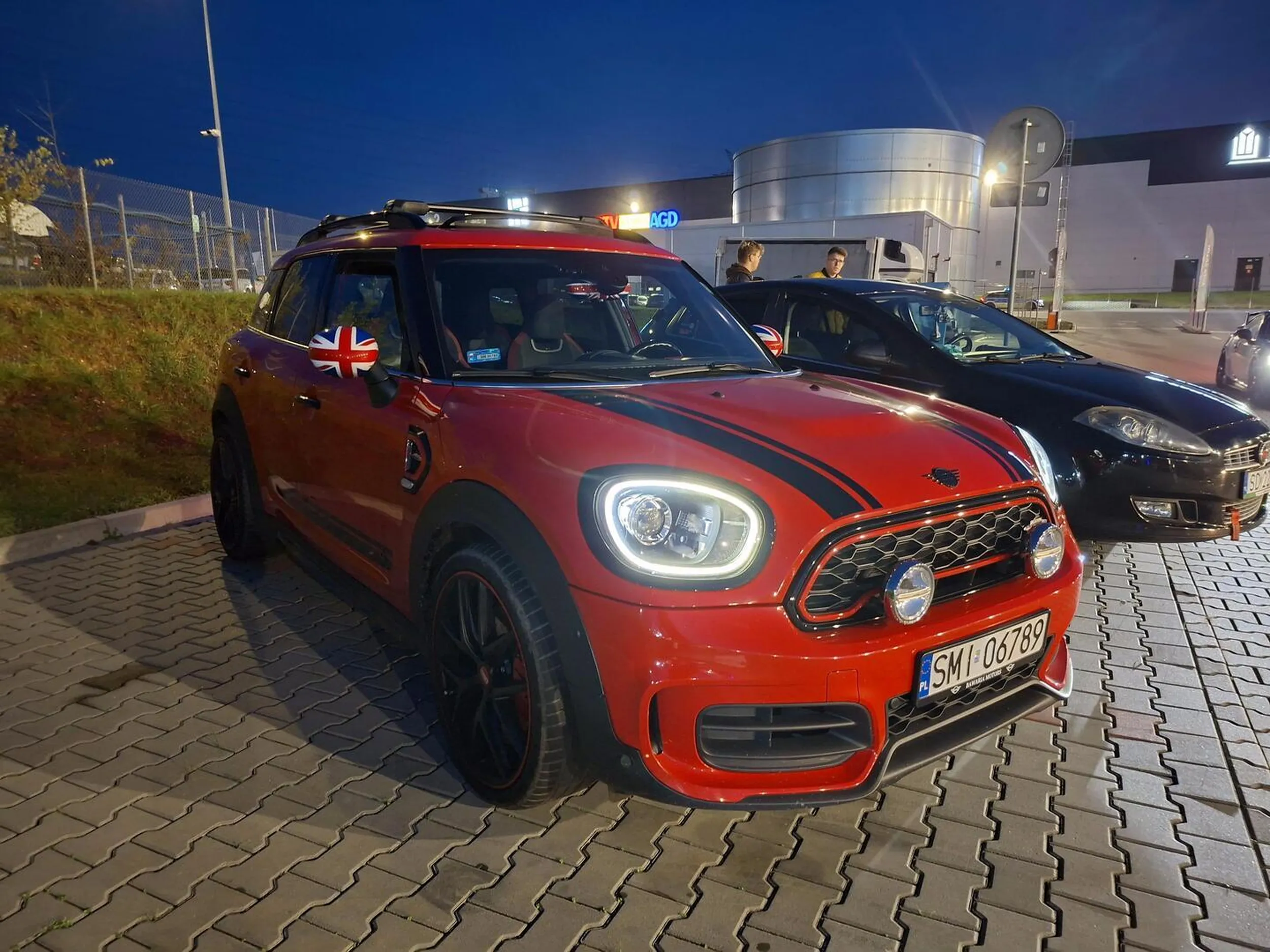 Sam prowdze dobre auto