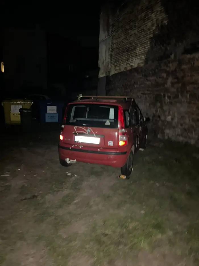 Człowiek nie potrafi parkować, widać że baba prowadzi