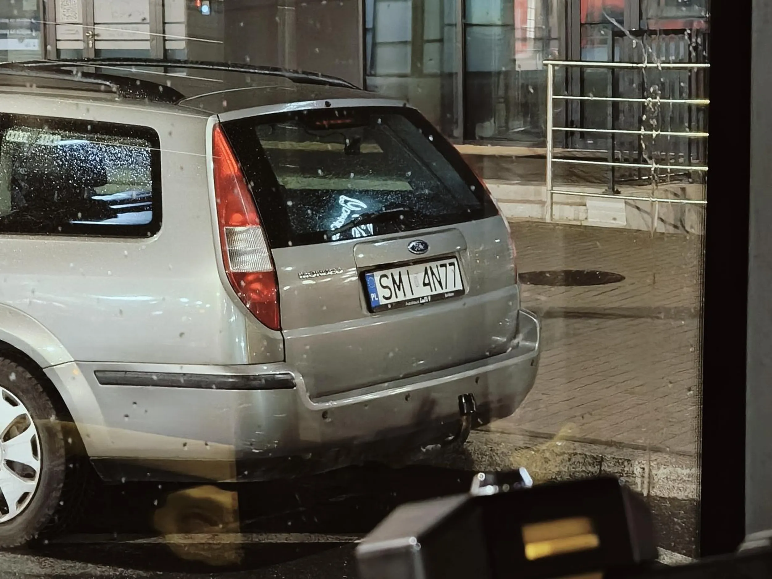 Fajnie się masz, identyfikując się jako trolejbus. A jeżeli nim nie jesteś, no to przypominam ,że stoisz na przystanku stary pryku.