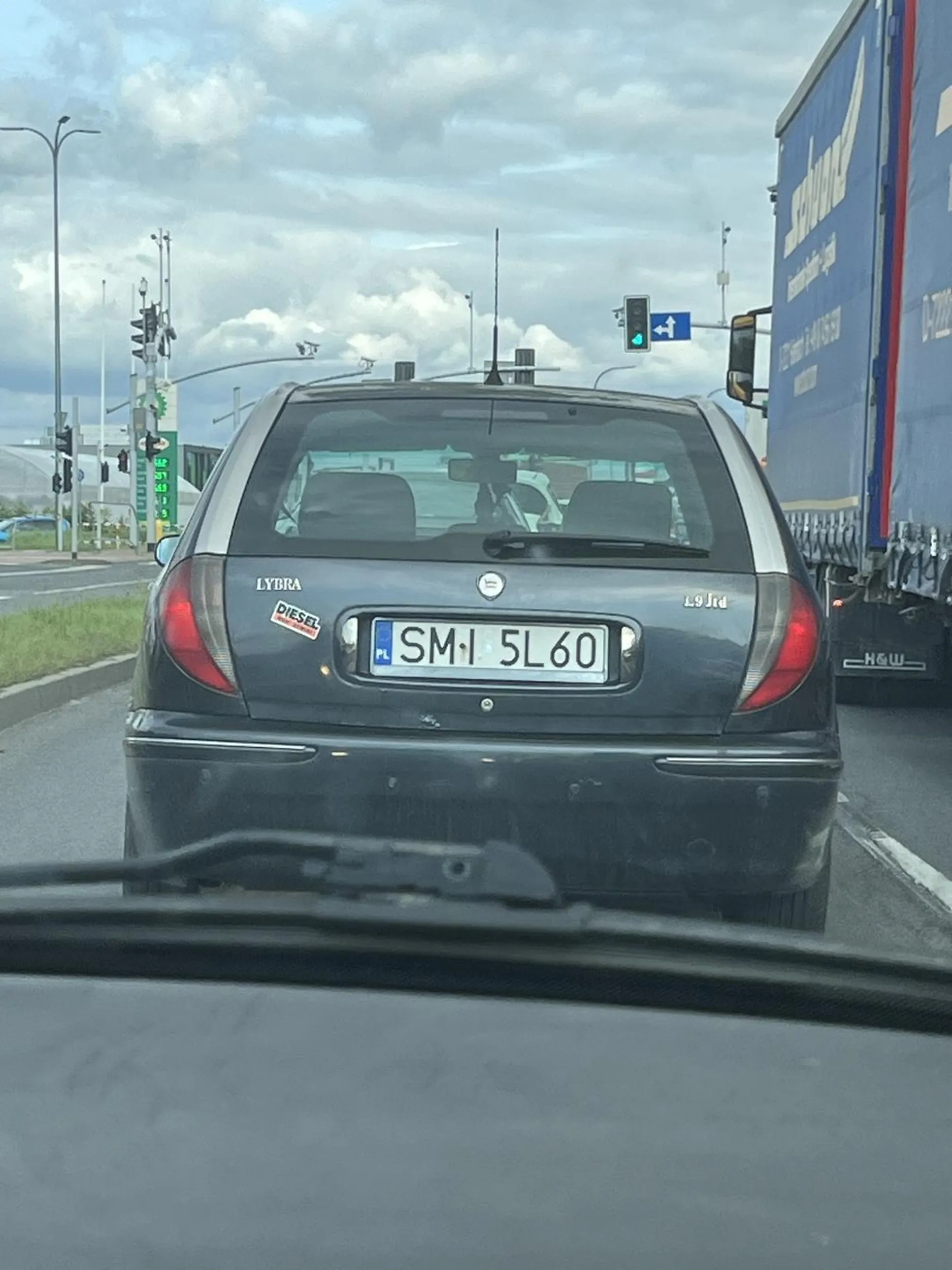 Kopci jakby czarnego papieża wybrali