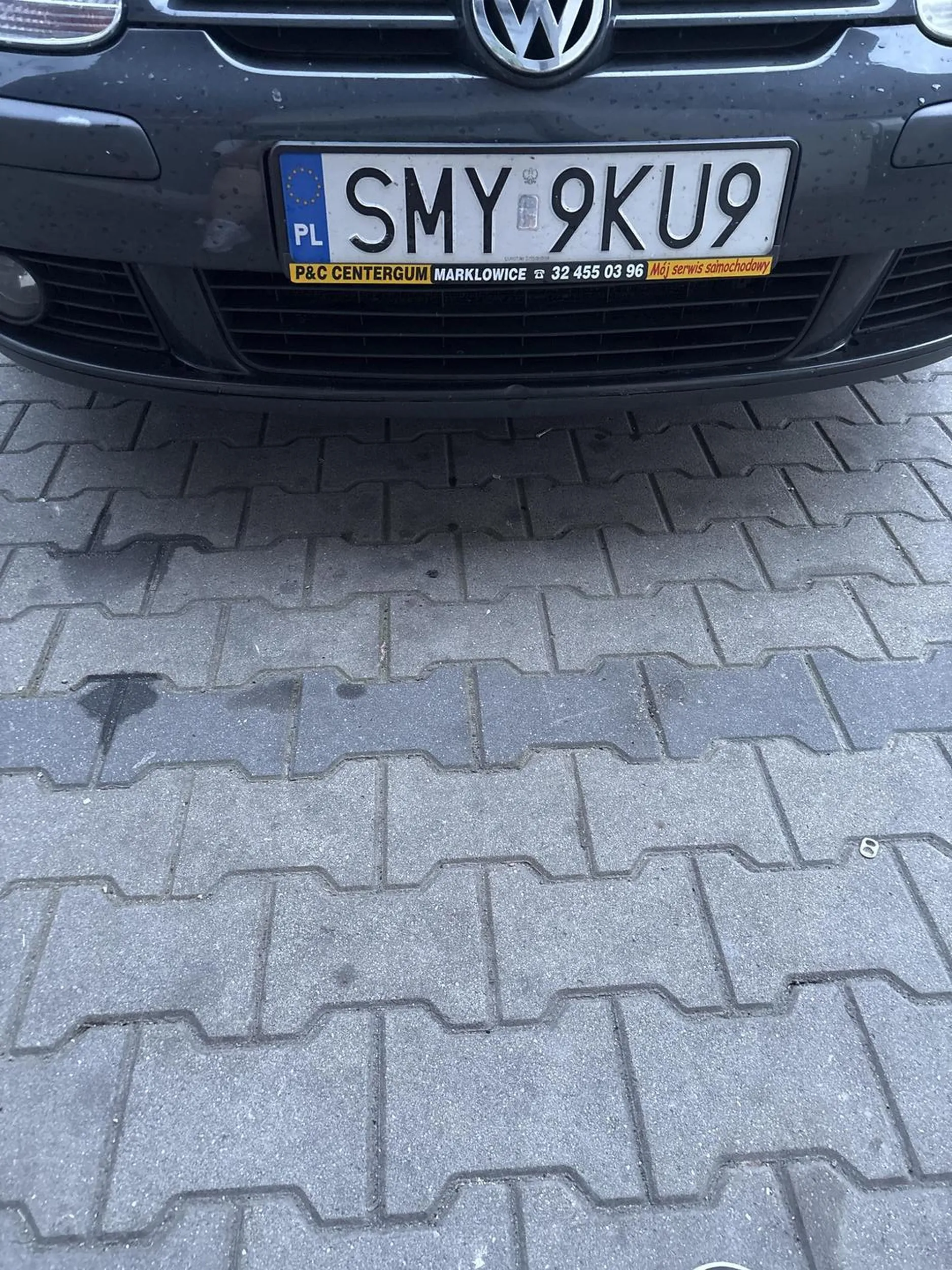 Fioletowy typek w okularach naucz się jeździć kolego