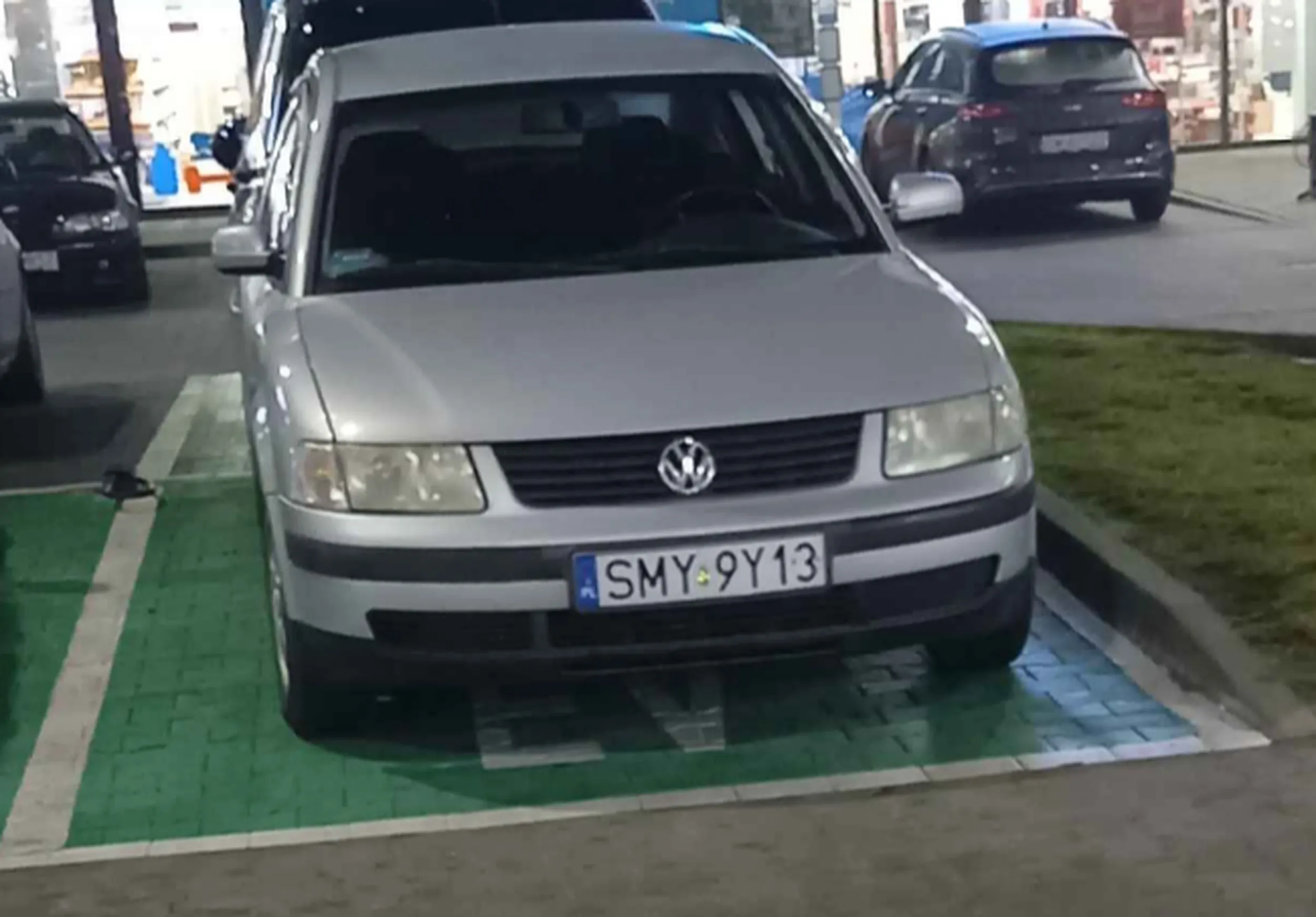 Pozdrawiam kierowce tego Elektrycznego Passata, jest to niesamowity cud techinki. Nigdy w życiu nie widziałem czegoś tak niesamowitego jak ten samochód!