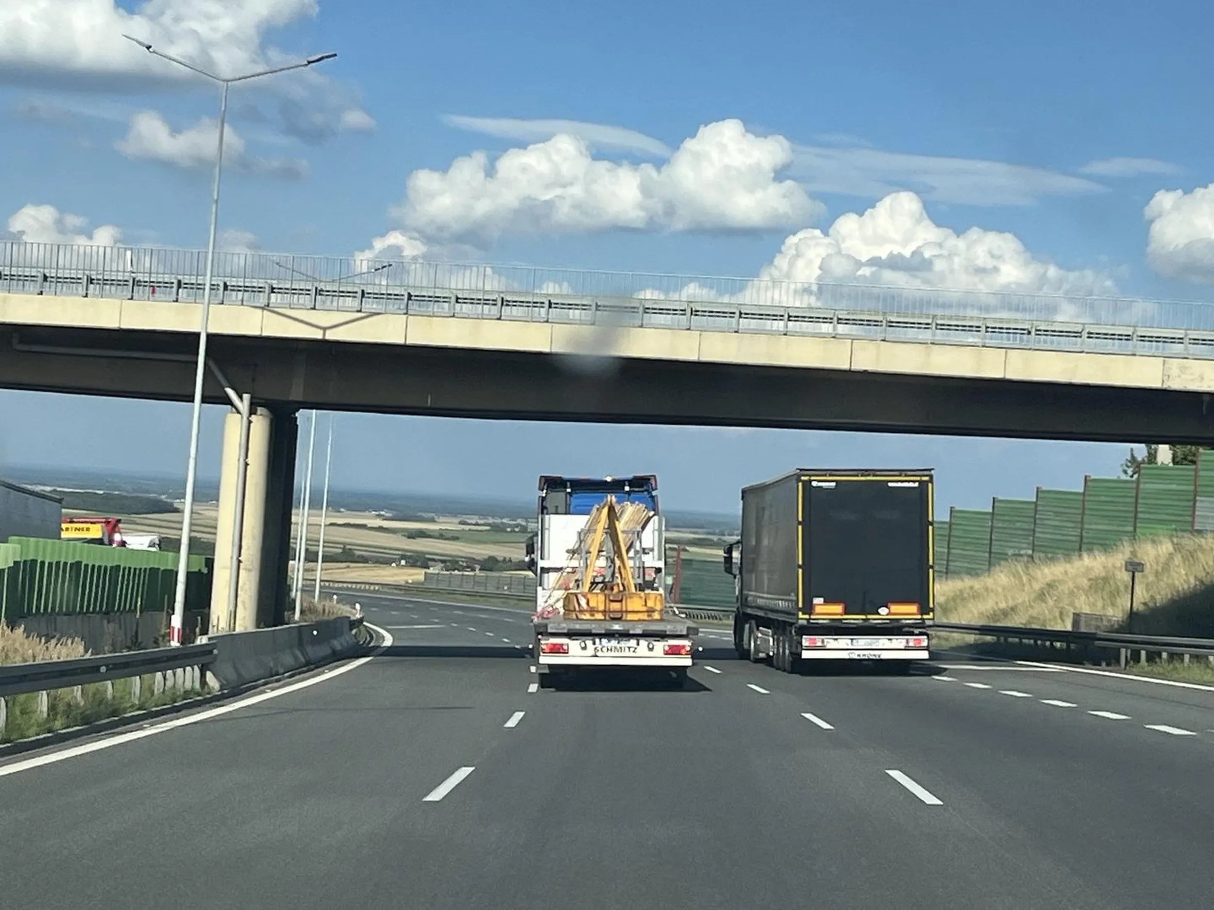 Tir wymija TIRa - tak chyba nie powinno być -.-