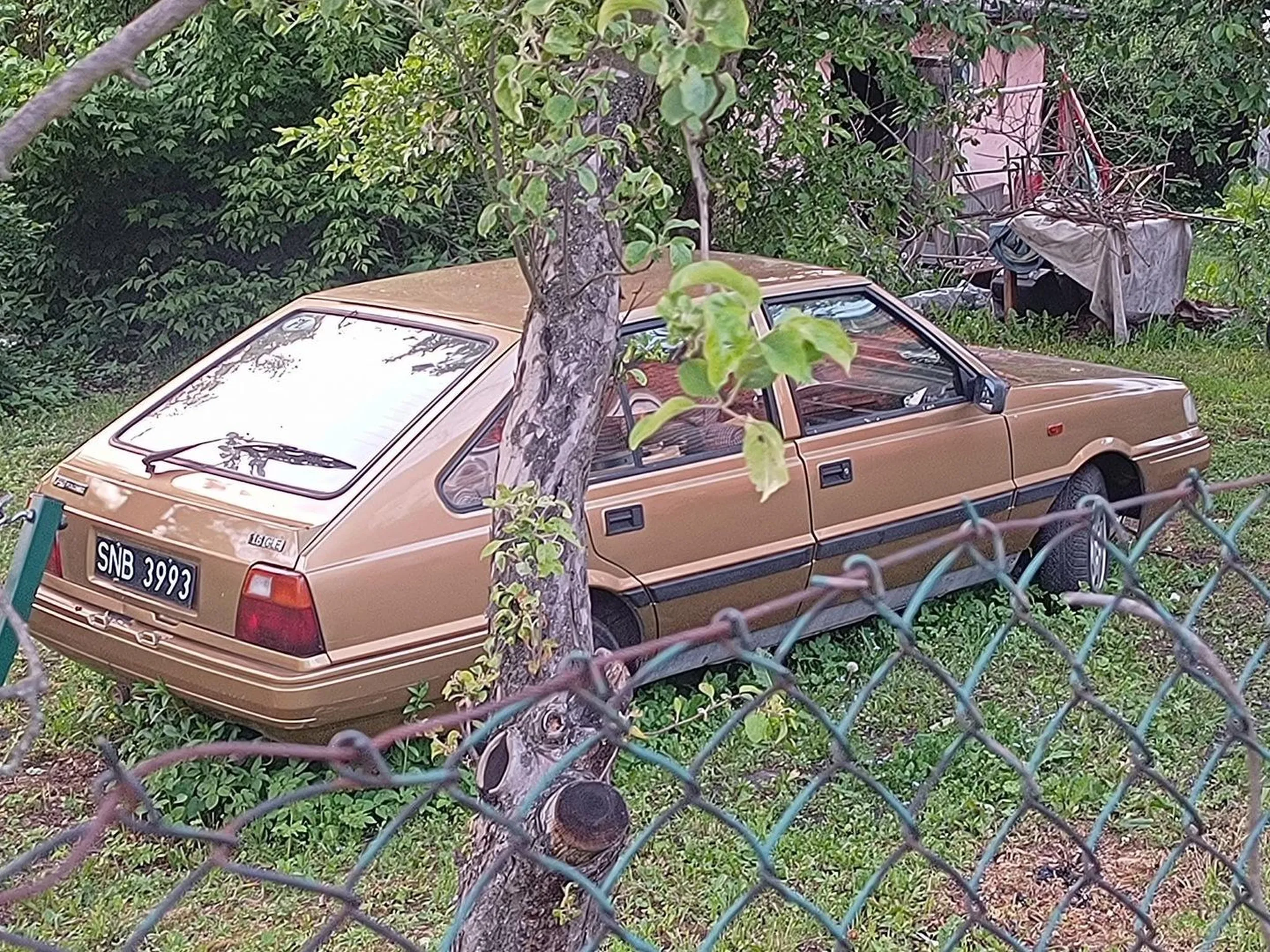 Nie miły kierowca, nic w tym samochodzie nie działa. Kto to dopuścił do ruchu?