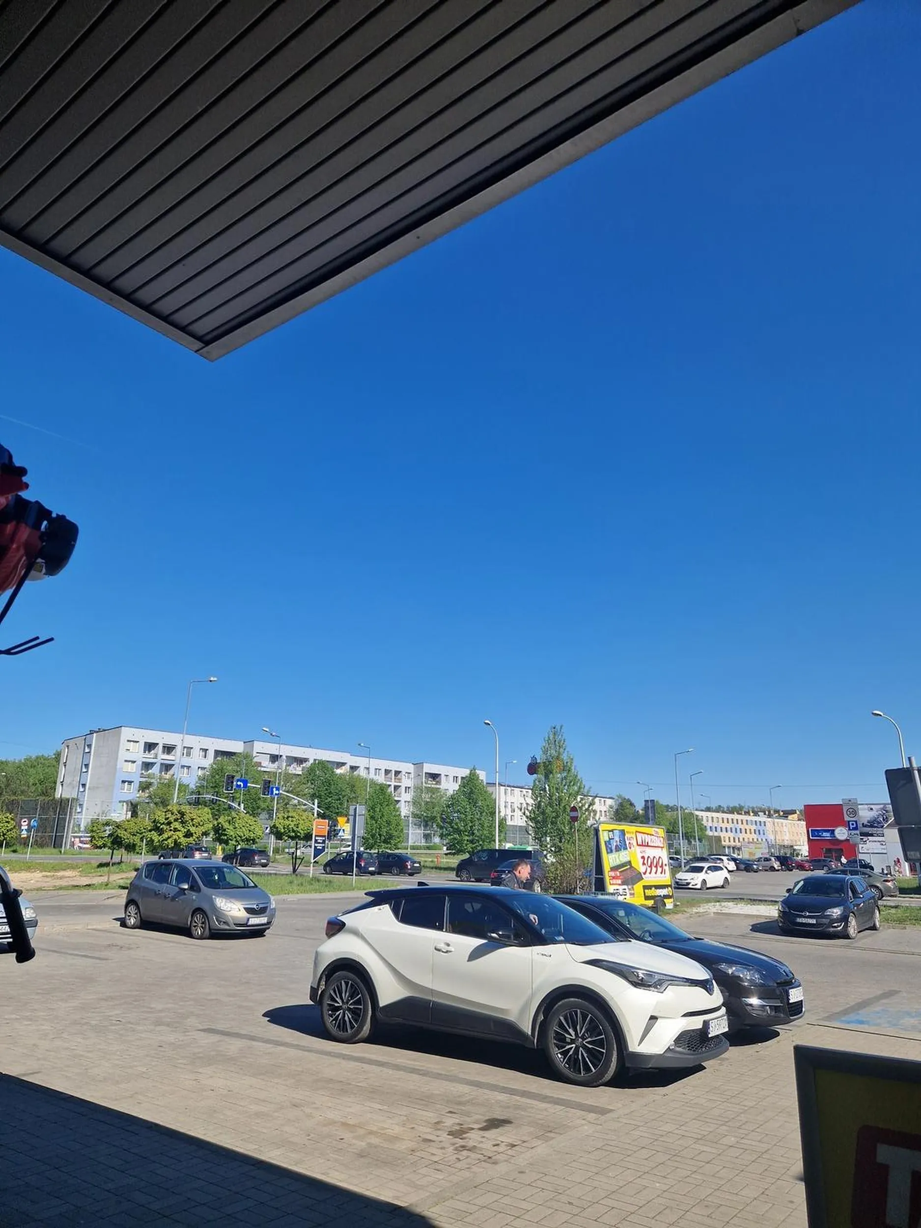 Burak, parkuje na kopercie i wjeżdża pod zakaz