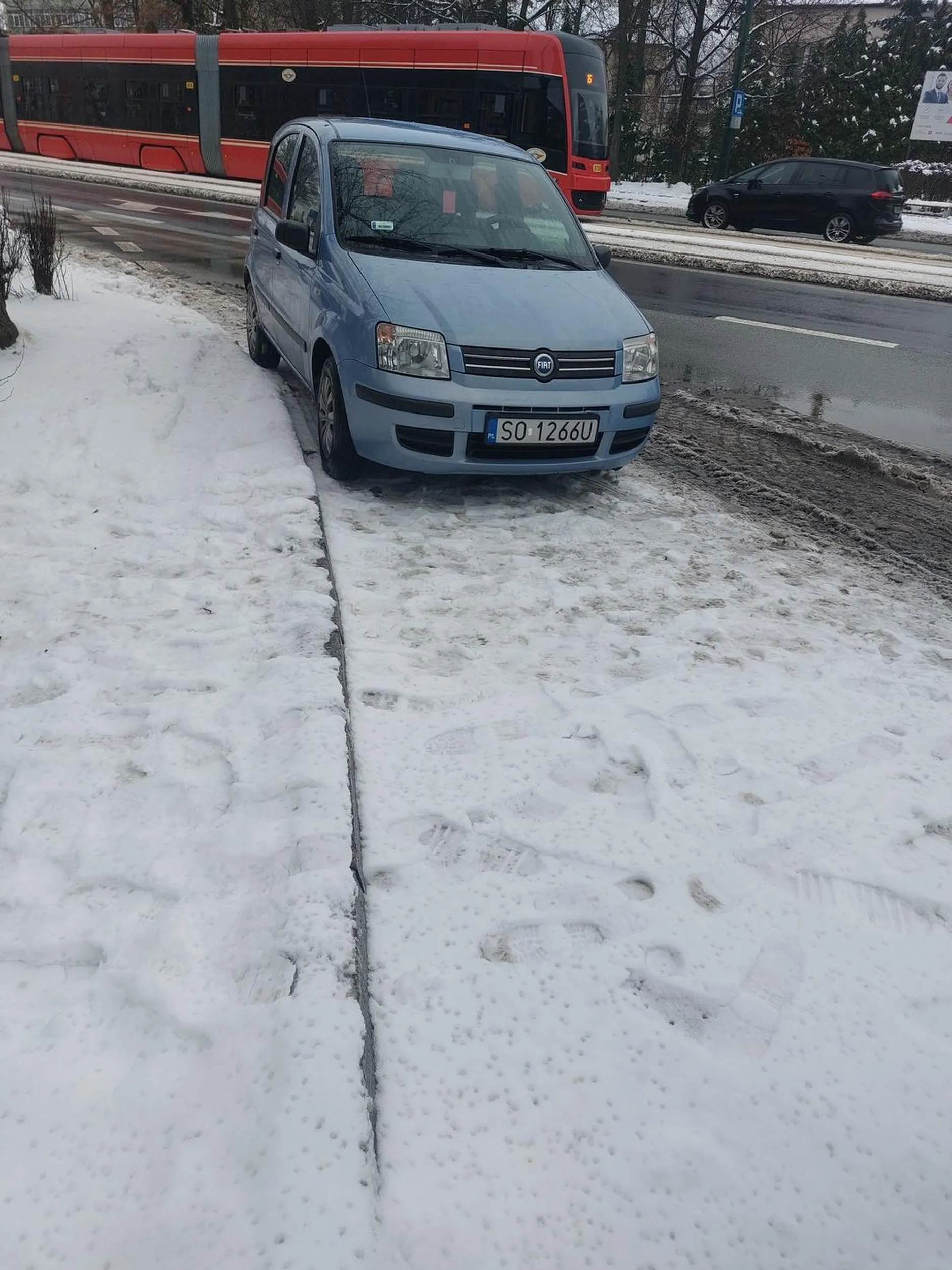 Naucz się parkować w normalnych miejscach wiesniaku a nie zastawiasz wiecznie wyjazd z jednego miejsca. Tfu