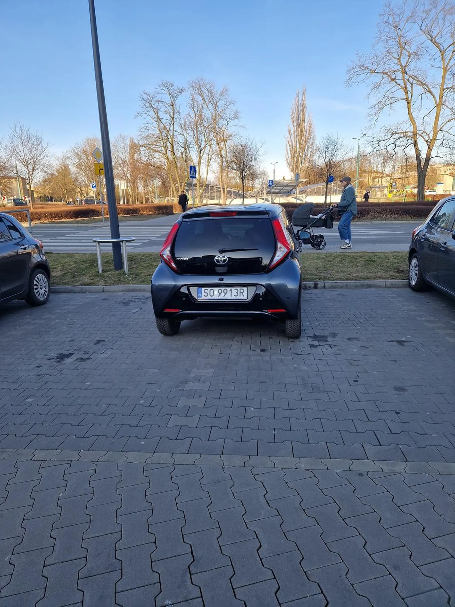 jakas baba staneła na 2 miejsca nie pozdrawiam