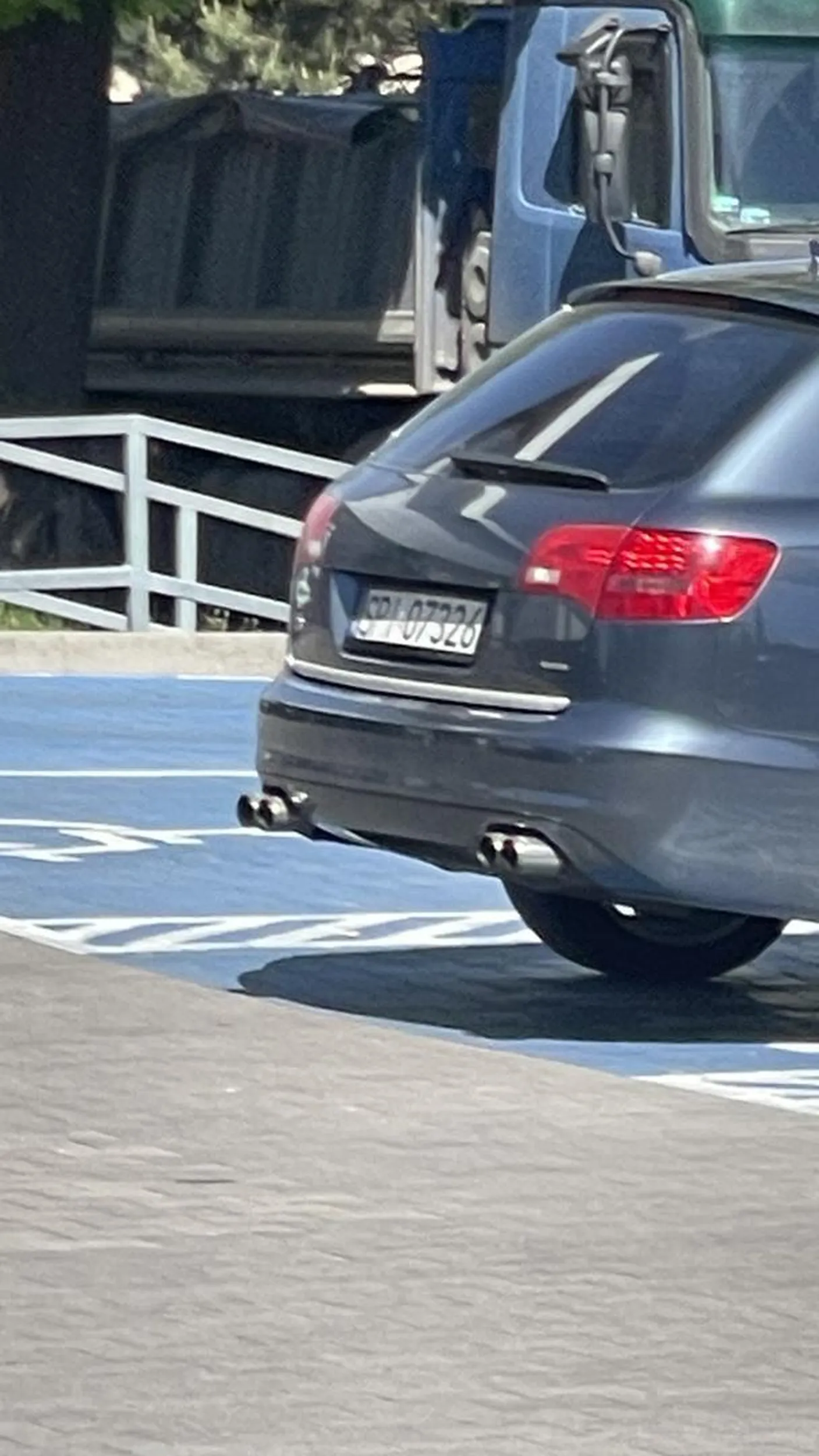 Kanalia zwykła staje na miejscu dla matki z dzieckiem. Przemądrzała menda!