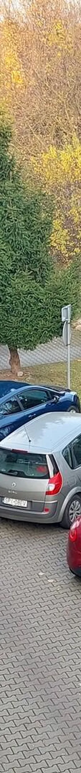 Debi lu kto ci daje prawo stawania na mojej posesji I wjazd pod zakaz gdzie 6 znaków o tym informuje!!!! Jak nie masz miejsca gdzie go postawic to z buta za...łaj kilometry!!@