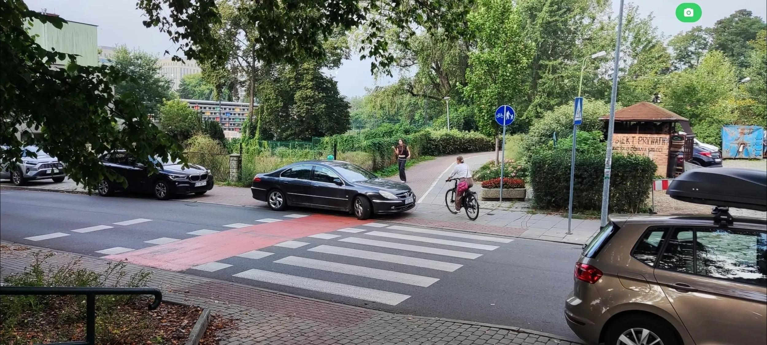 To samo miejsce tylko 3 miesiące później. Tym razem moja cierpliwość się skończyła - sprawą zajęła się mam nadzieję straż miejska. Ciekawe czy czegoś się nauczy.