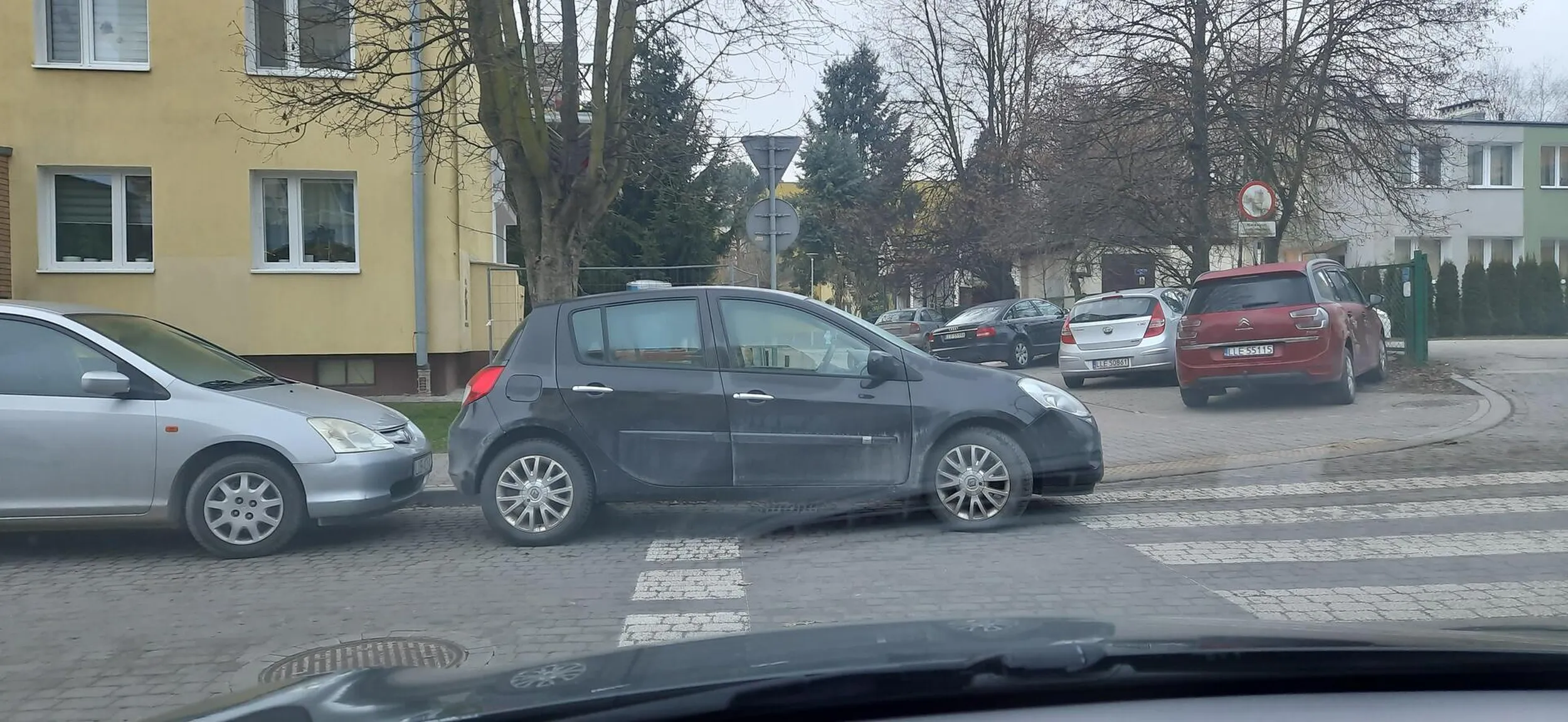 Parkowanie na przejściu dla pieszych