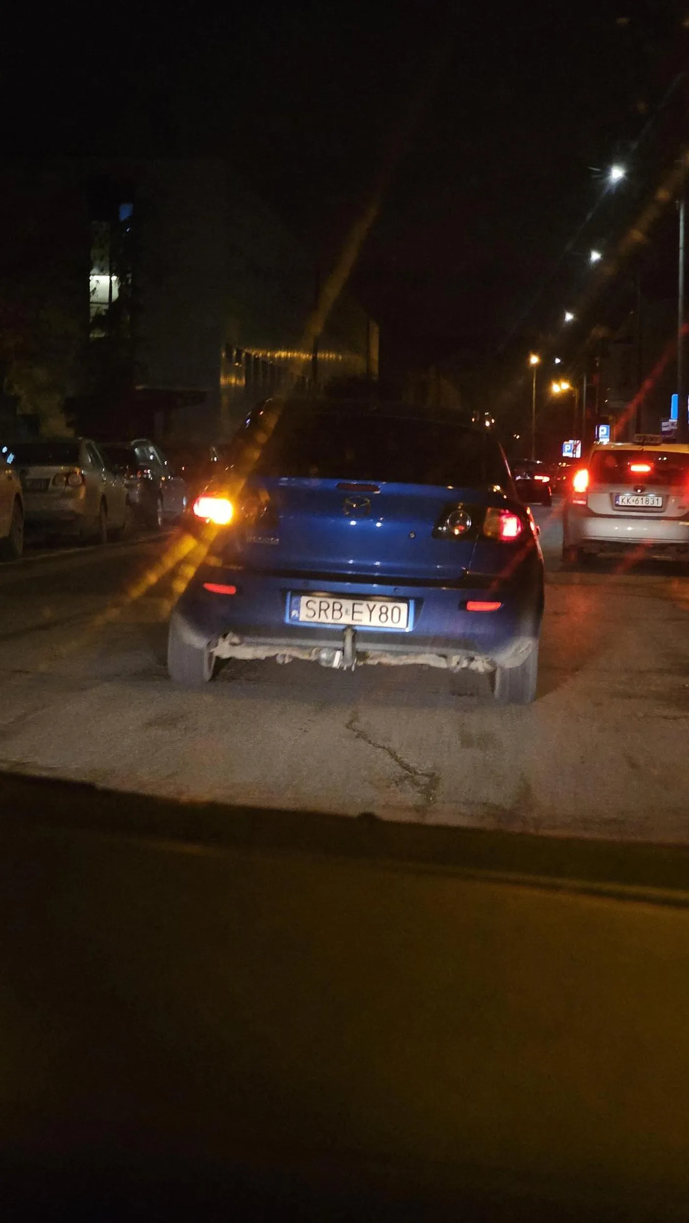 Prawko wygrał w chipsach. Pcha się i szuka dzwony.