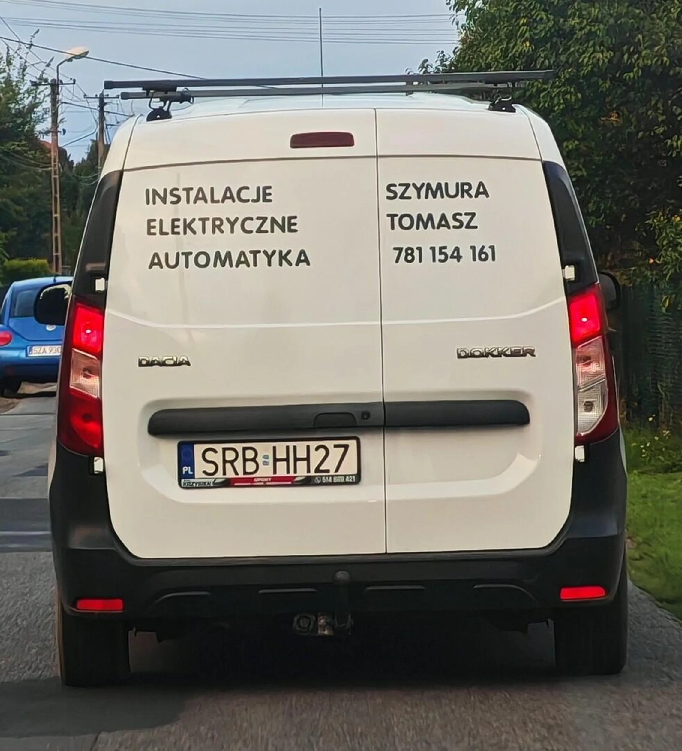 Jedzie i rzuca niedogaszonymi petami