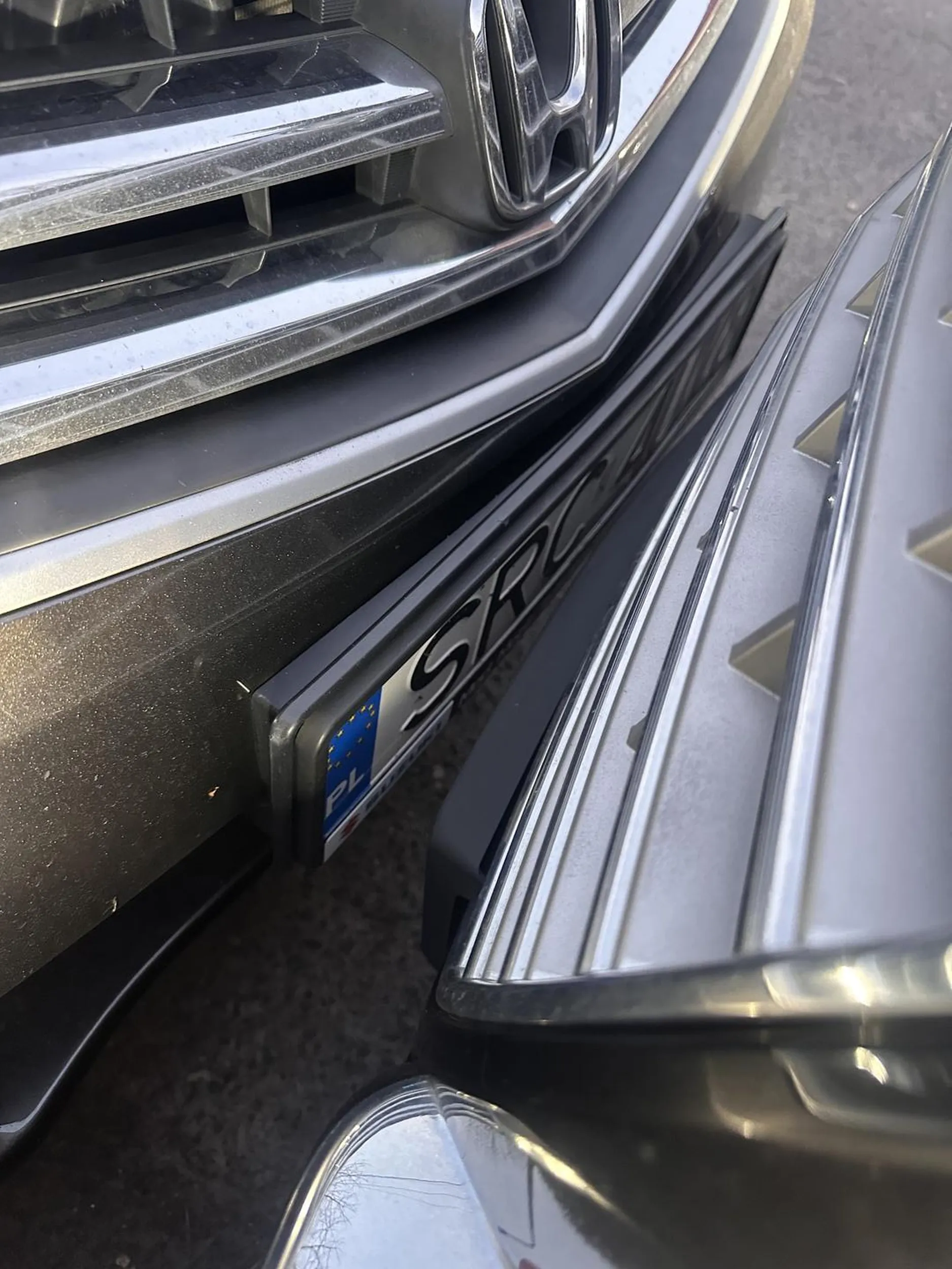 Ale zjeb.. Mój 16-letni syn jest w stanie parkować lepiej.