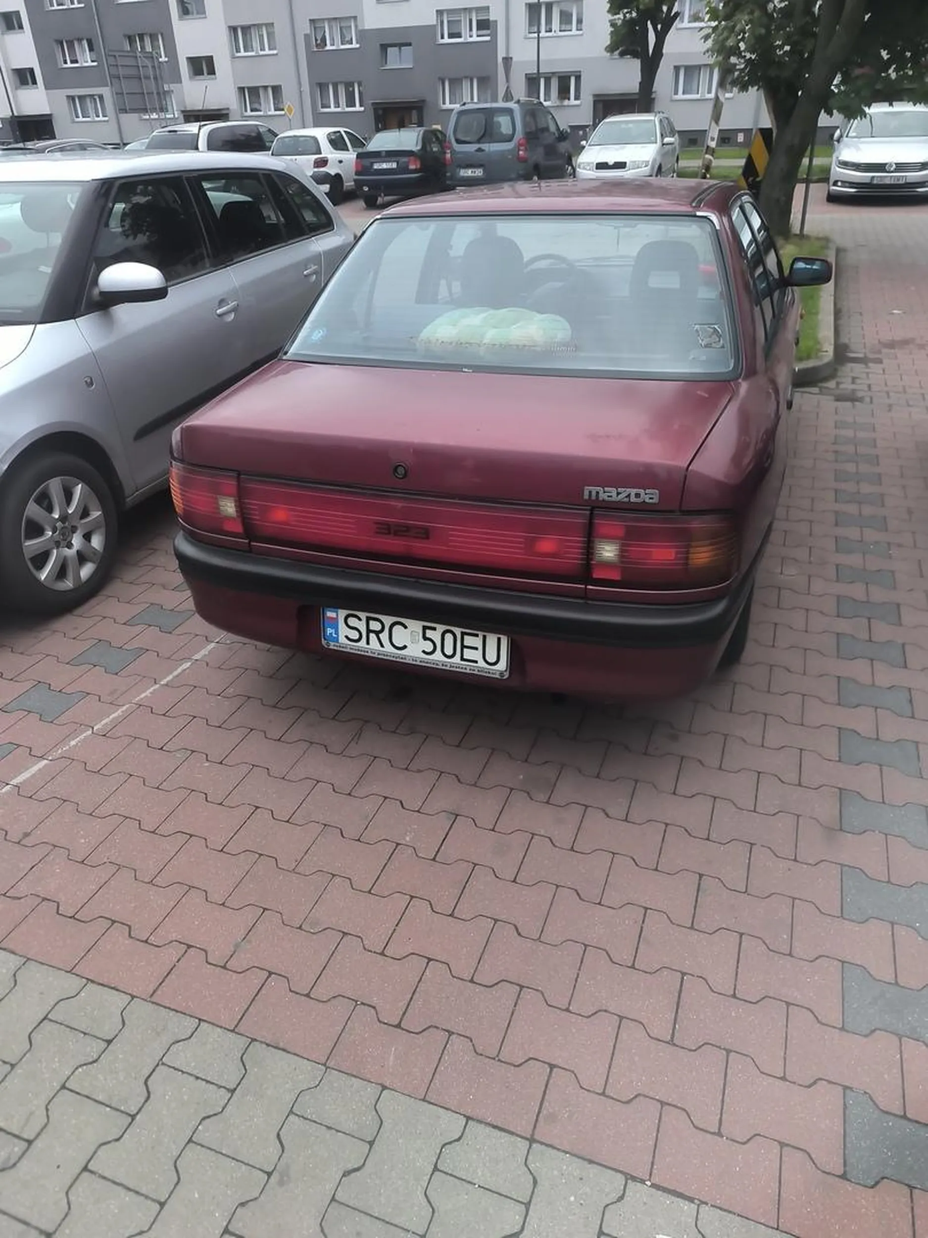 Zajebisty kierowca!!! Pękło mi koło na srodku drogi kierowca wyszedł powiedział że może mi zmienić, po zmianie podziękowałem, pocałowałem w usta on pocałował mnie też. było to okolo 3 lata temu teraz jesteśmy w szczęśliwym gejowskim związku serdecznie polecam kierowce