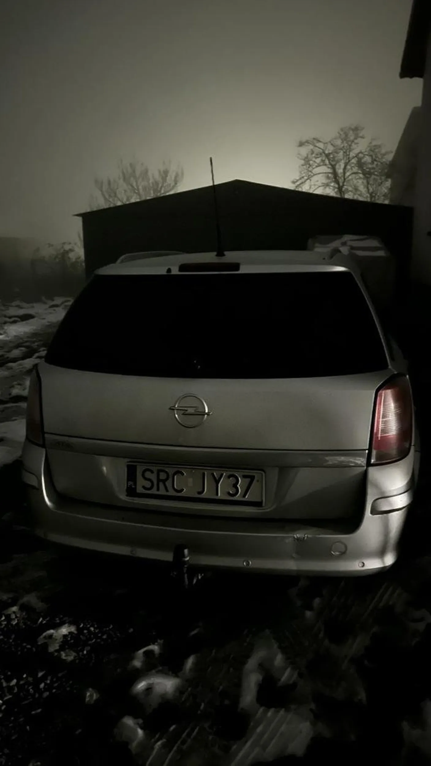 Nie wiem jak można komuś zastawić garaż teraz hyundai nie może wyjechać pomyśl czasami co robisz 21yo