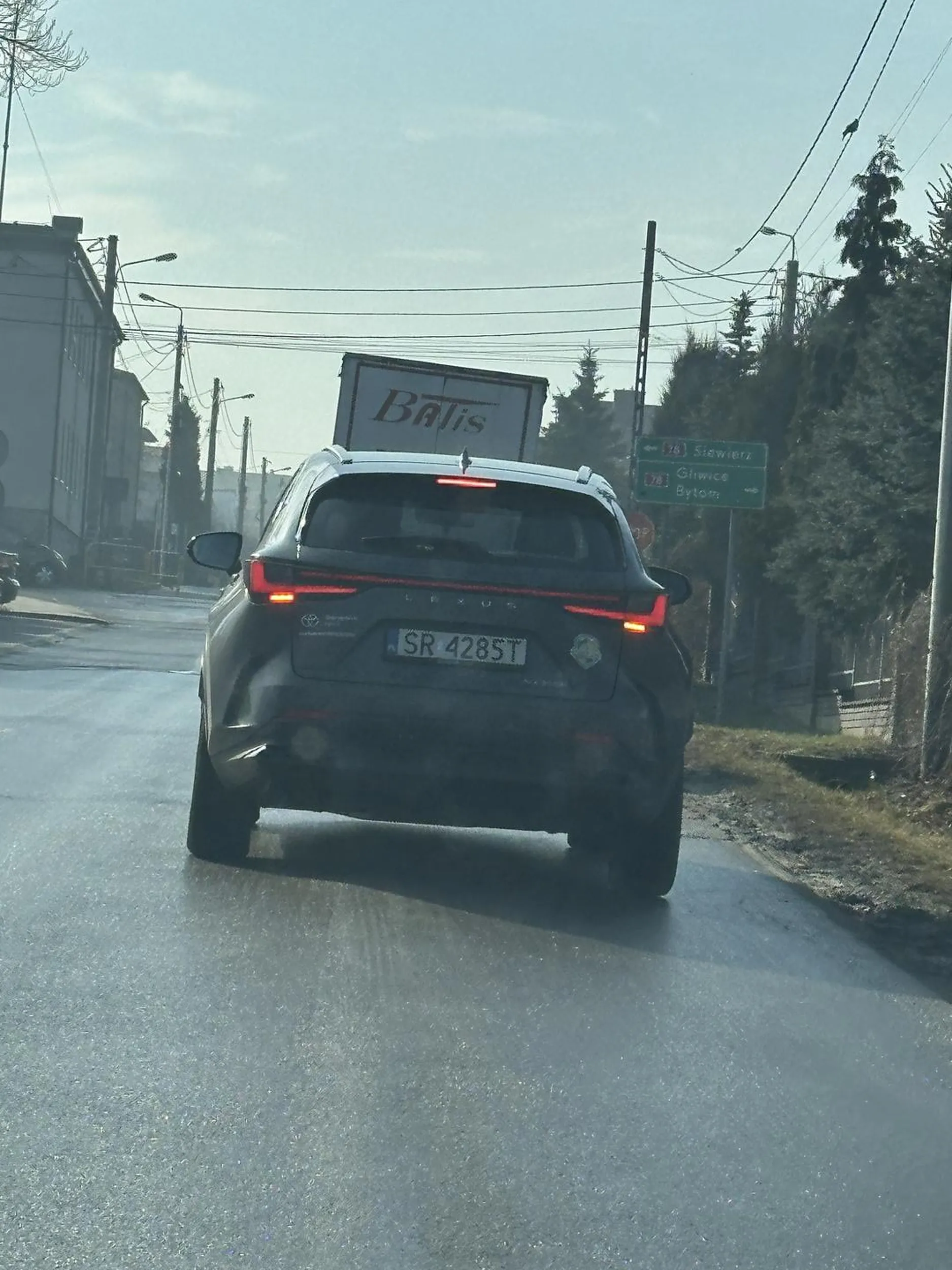 Kolejny kierowca tamujący ruch jadąc 30-40 ( w zależności czy jest z górki czy pod ) na 90 ( tak na zdjęciu jest już zabudowany i też jechał wolno)