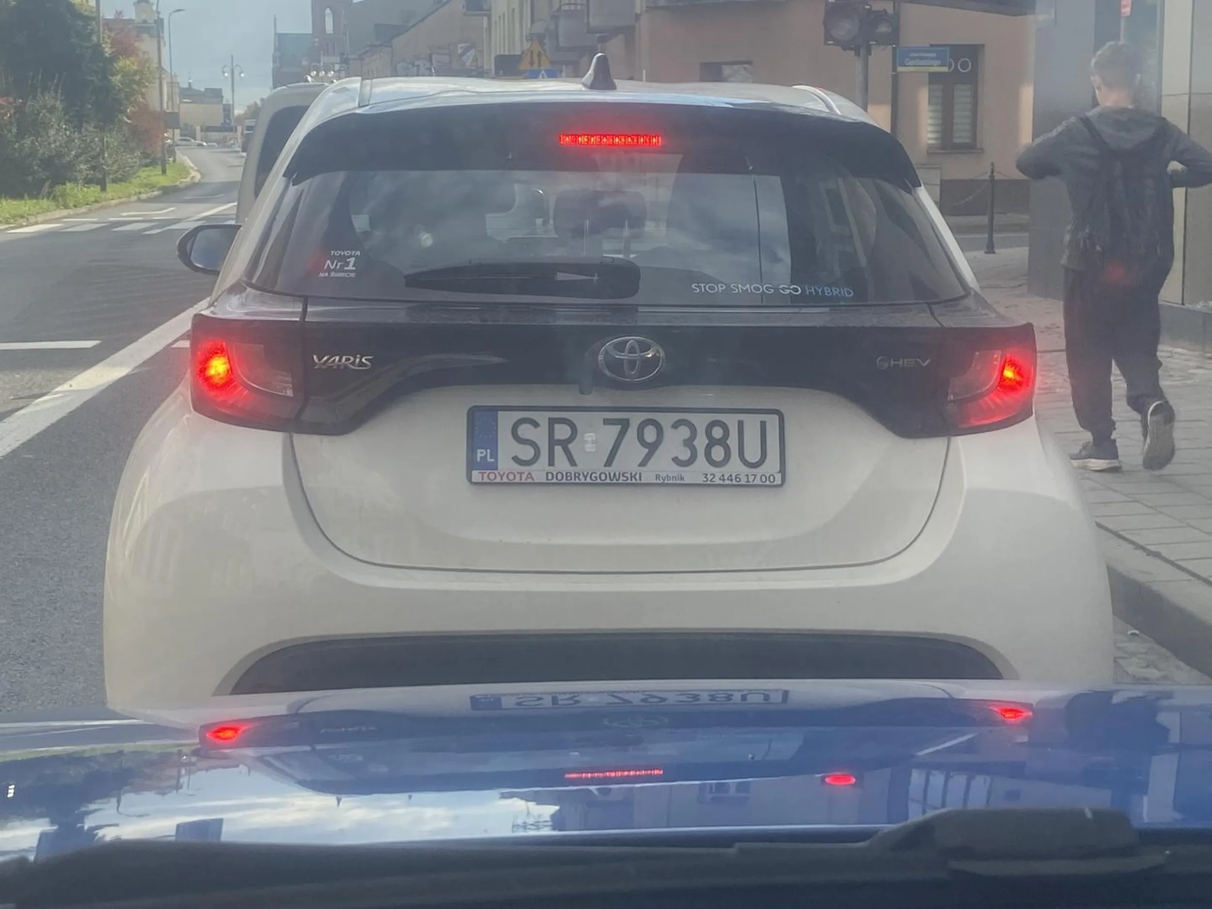 Pani nie zna podstawowych zasad ruchu drogowego. Ulica warszawska na wysokości szkoły nie ustąpiła pierwszeństwa przy jeździe na zamek… klapki na oczach.. widać zawzięte i niepokorne babsko albo tak kiepski kierowca.