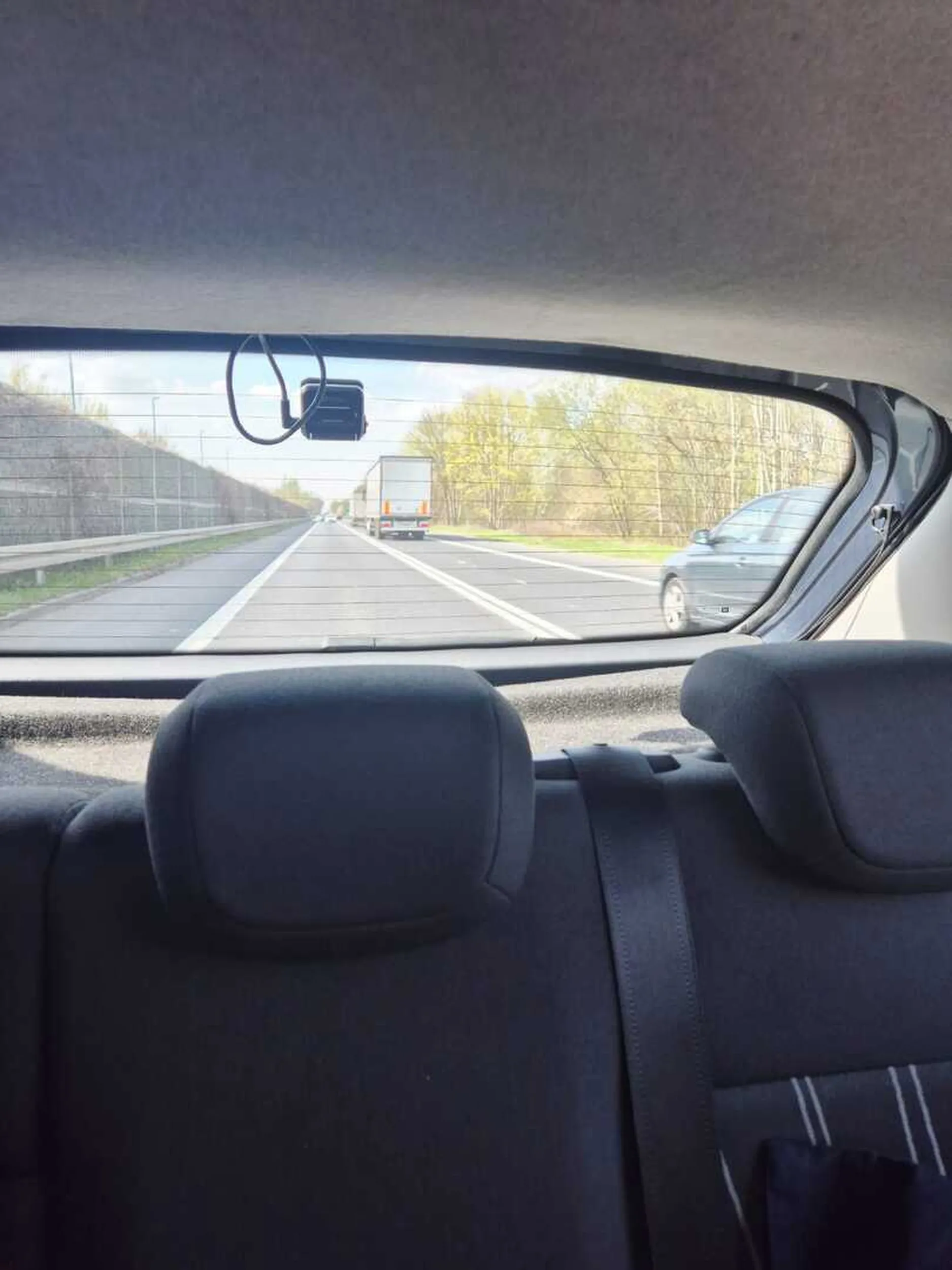 Kierowca nie patrzy w lusterka, zajeżdża drogę, nie zwracając uwagi A1, Dk88 blokuję ruch jadąc 50 na ograniczeniu 70 lub 90 odcinek gliwice