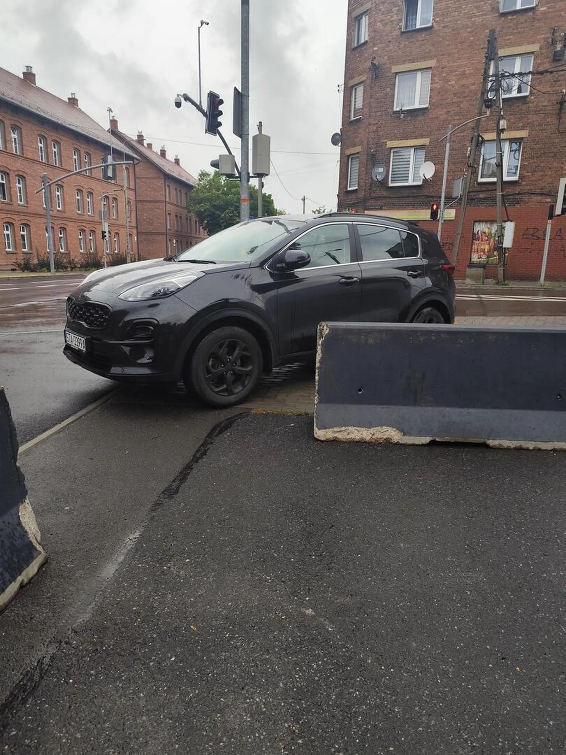 Parkowanie jak idota przed pasami