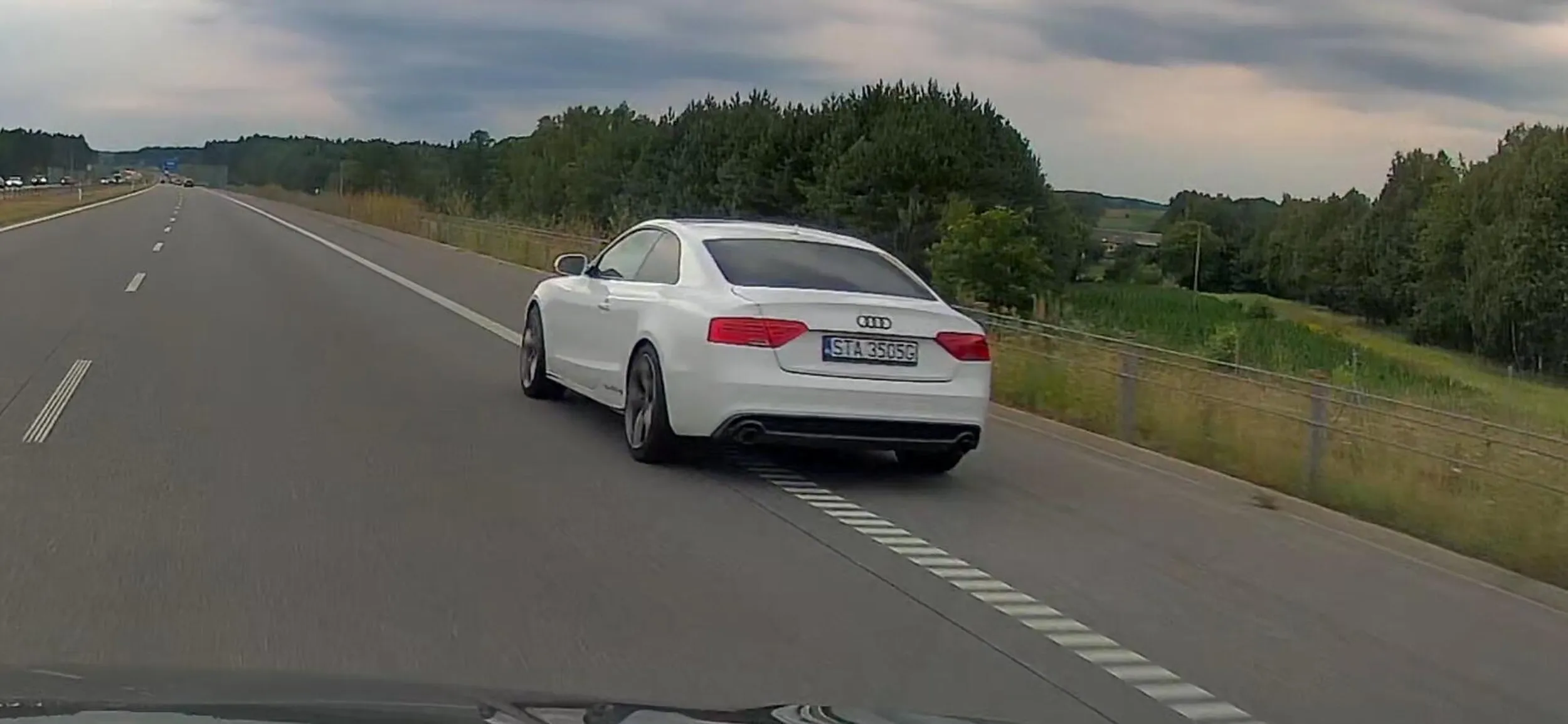 Wyprzedzanie pasem awaryjnym?