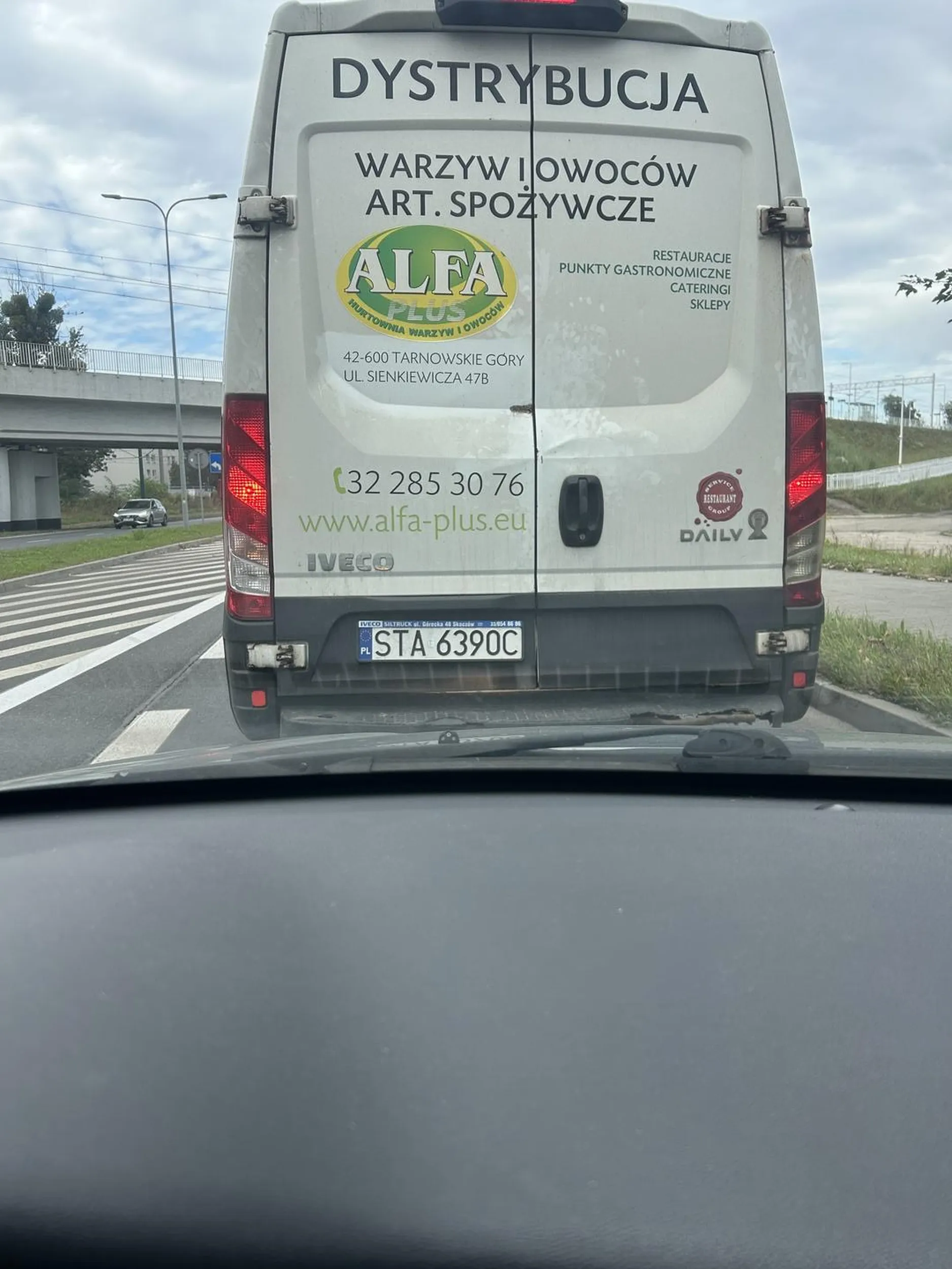 Proszę przypomnieć sobie zasadę zamka błyskawicznego i uważniej jeździć. W korku nie przeskoczysz samochodow przed soba… 12.09.25r