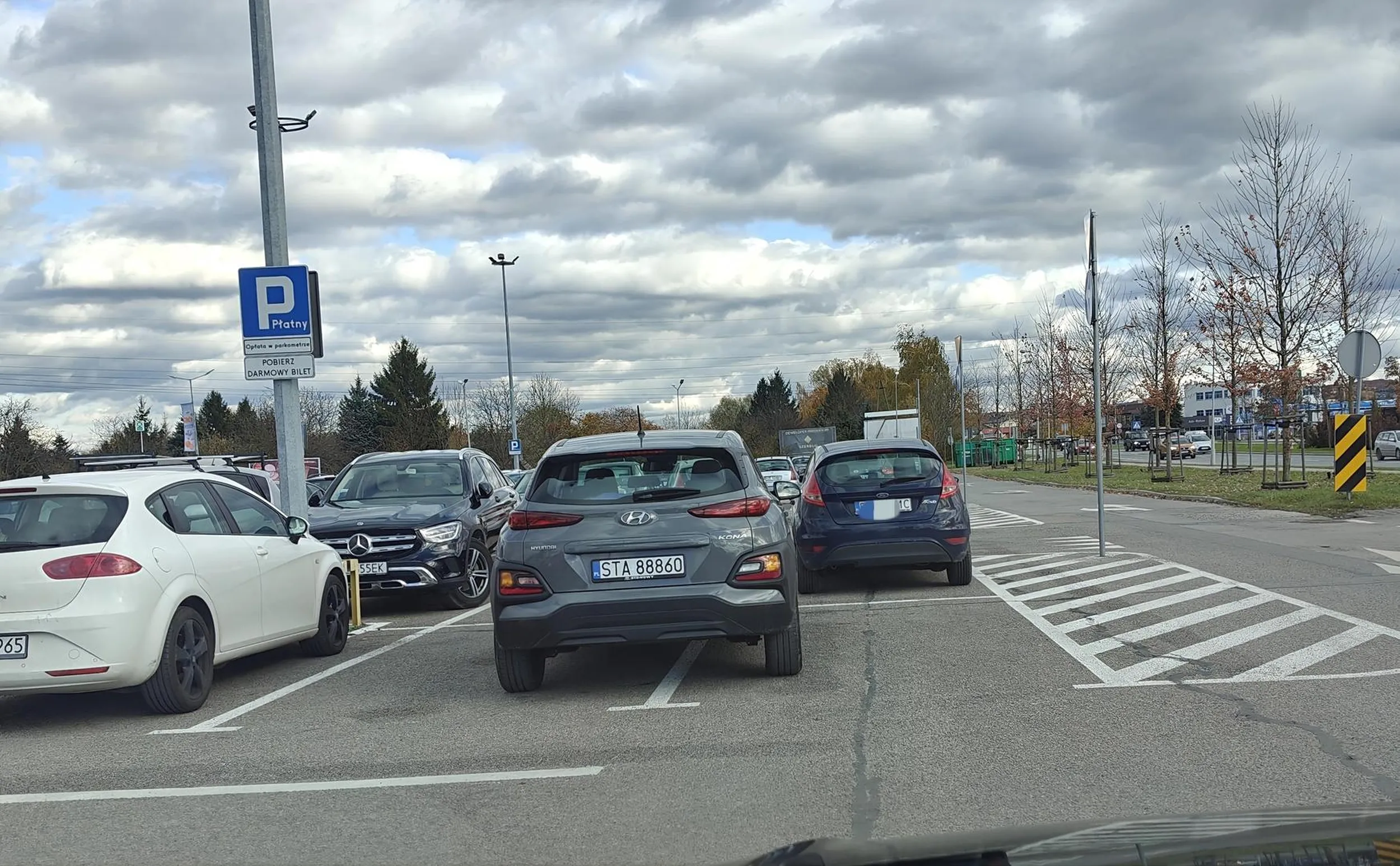 Jakas baba, zabrać prawo jazdy.