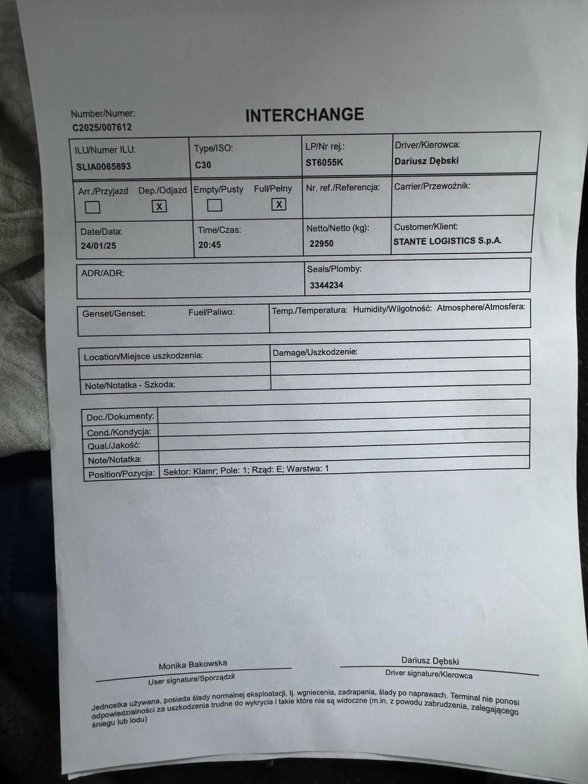 Fajna dupcia kieruje tym Fordem.