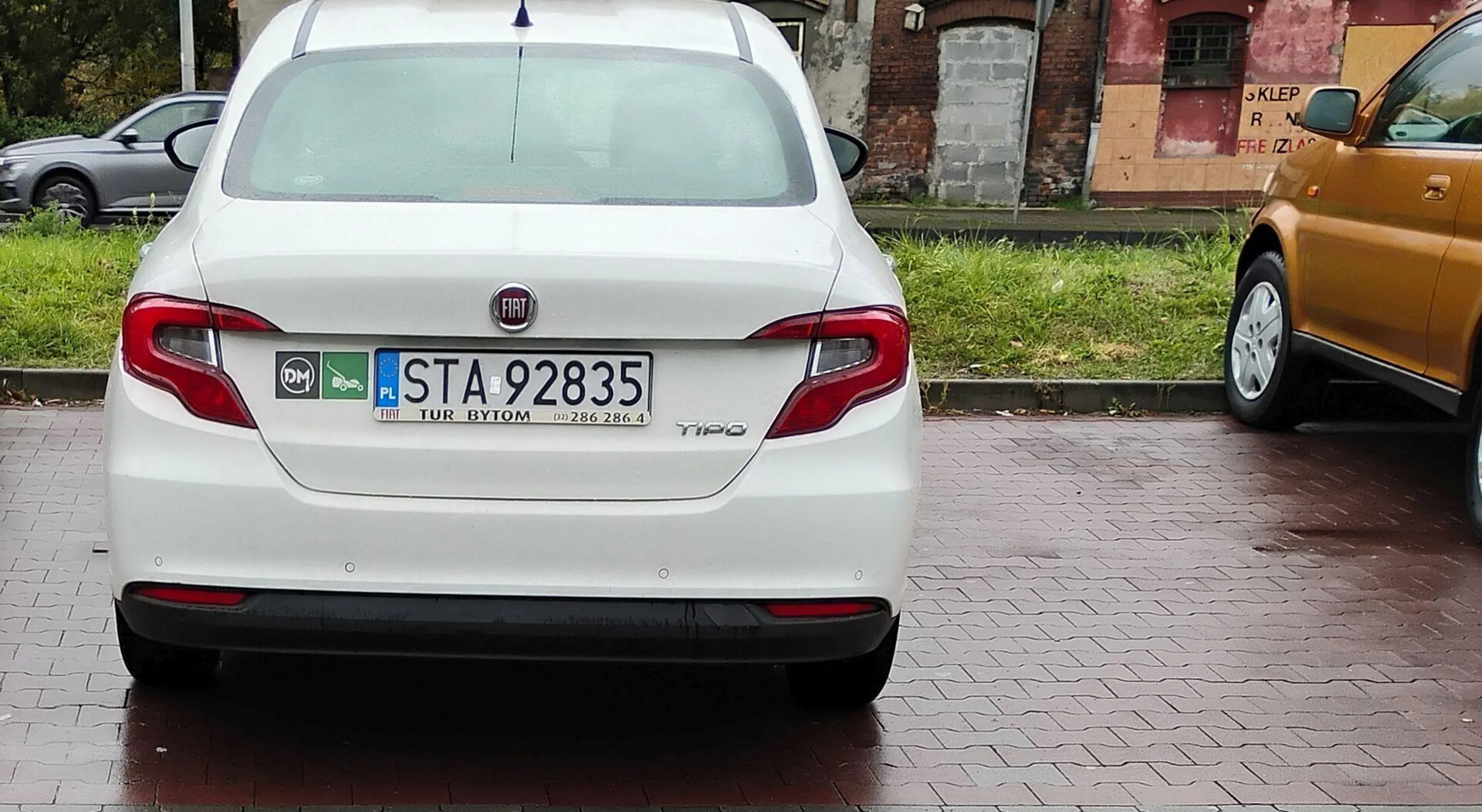 Samolubne parkowanie na dwóch miejscach