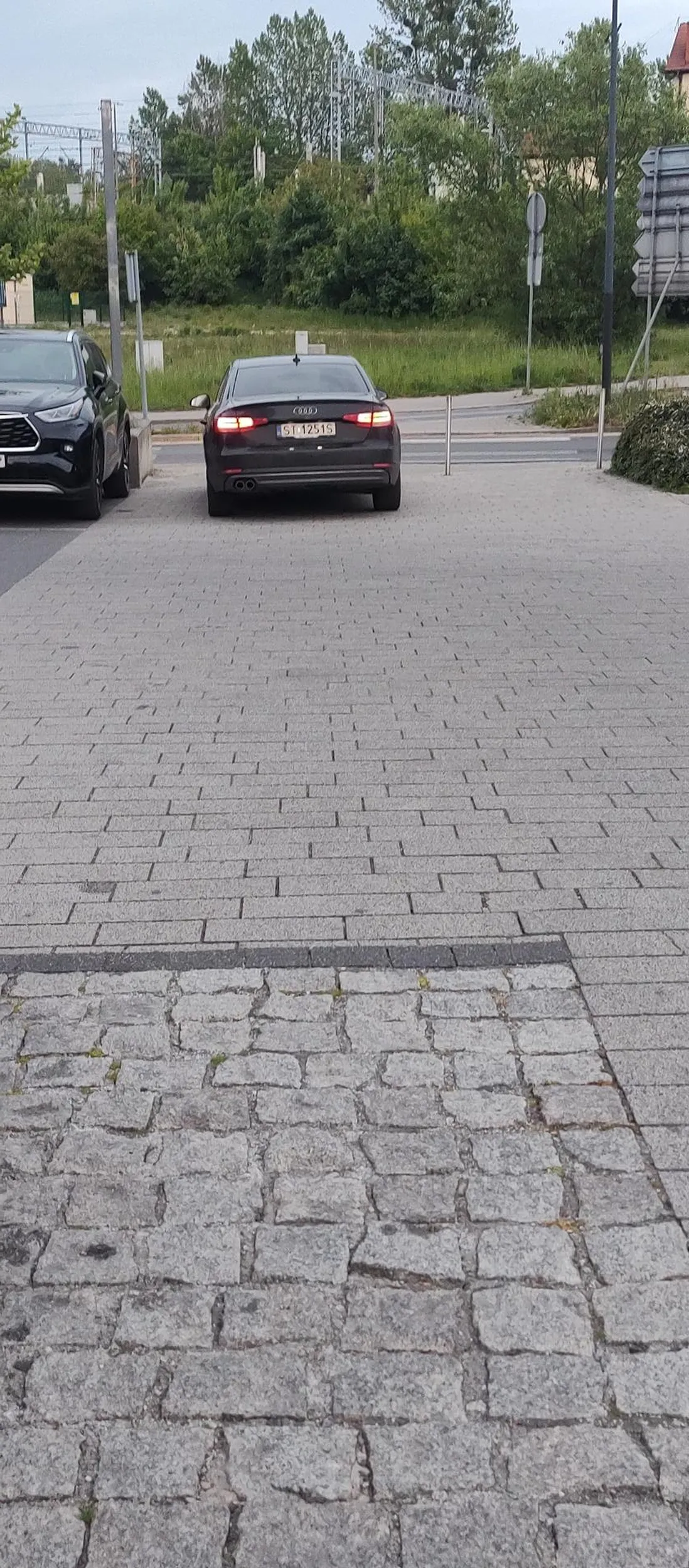 Nie ma miejsca? Dla mnie nie problem. Se sam zrobię. Pacan