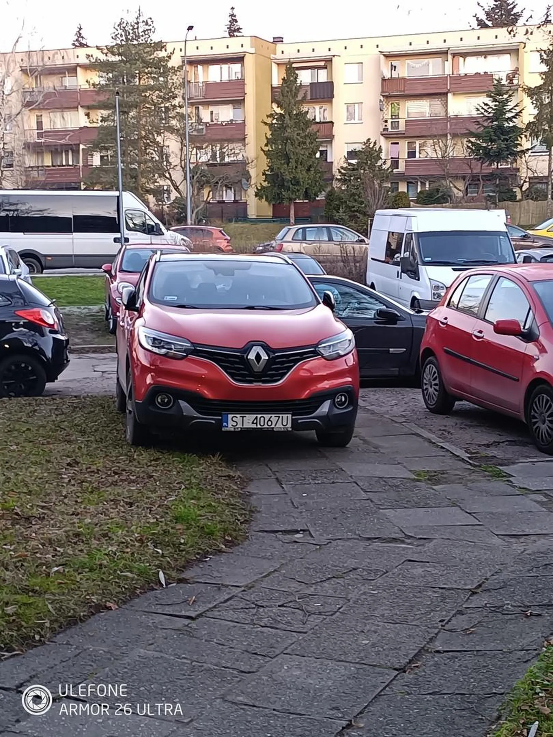 Kolejna ameba dzięki której można było bez problemu przejechać wózkiem z niepełnosprawnym po chodniku...