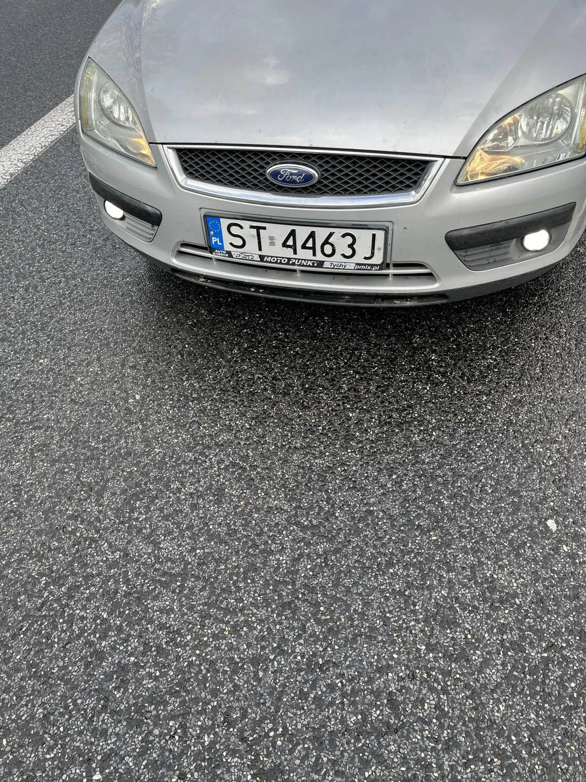 Stary dziad, wjechał w dupe, i twierdzi że moje roszczenia o naprawę samochodu są daremne, bo tu nic nie ma. Twierdzi że miał bardzo dużo takich sytuacji i że to jest nic w porównaniu do tego