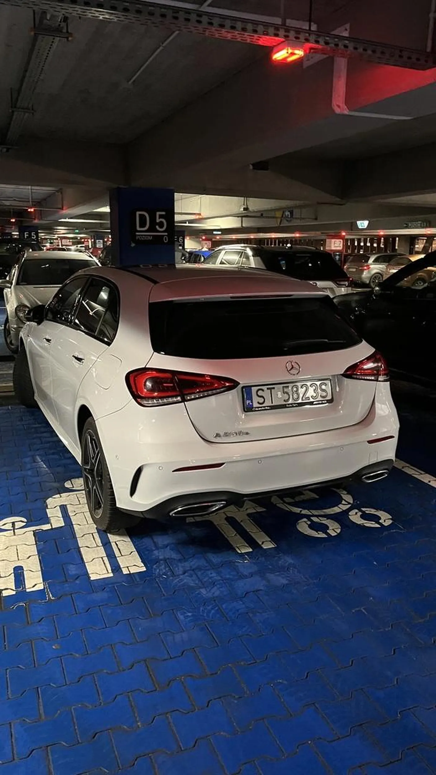 Jak to określa siebie jest właścicielką większości sklepów w Galerii Libero i ma prawo parkować tam gdzie jej się to podoba.