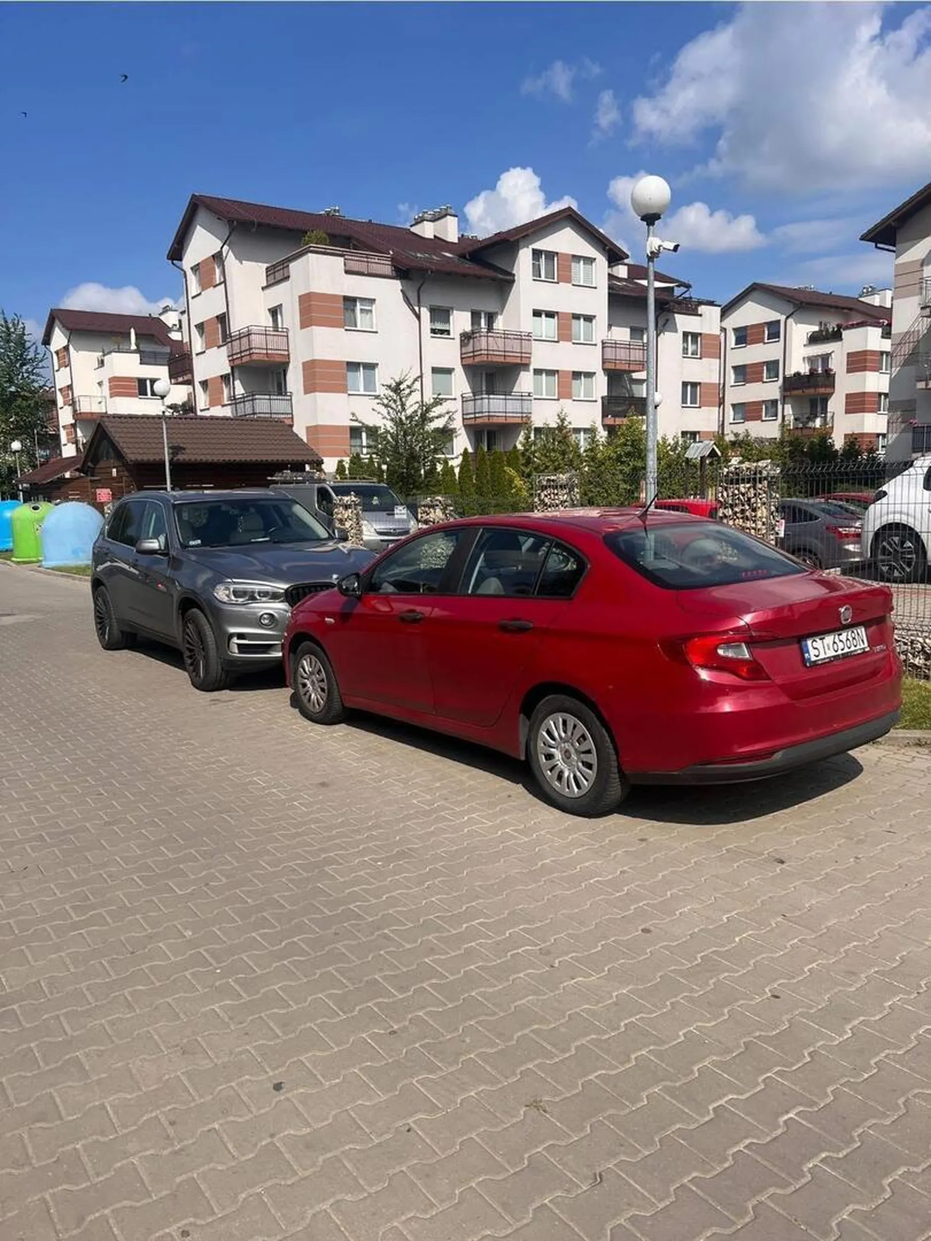 Notoryczne, złośliwe parkowanie na zakazie, które utrudnia funkcjonowanie reszcie osiedla