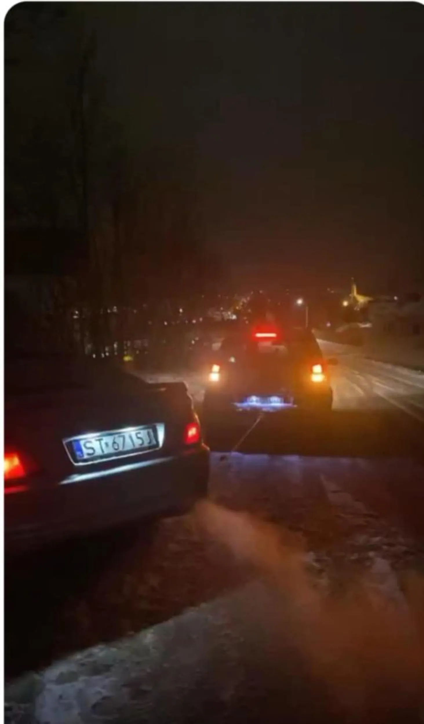 Kierowca hondy nie umie parkować Parkuje w Rowach pozniej wychodzi i mówi już było dobrze już było dobrze Wielce oburzony pan serdecznie nie polecam tego alegrowicza