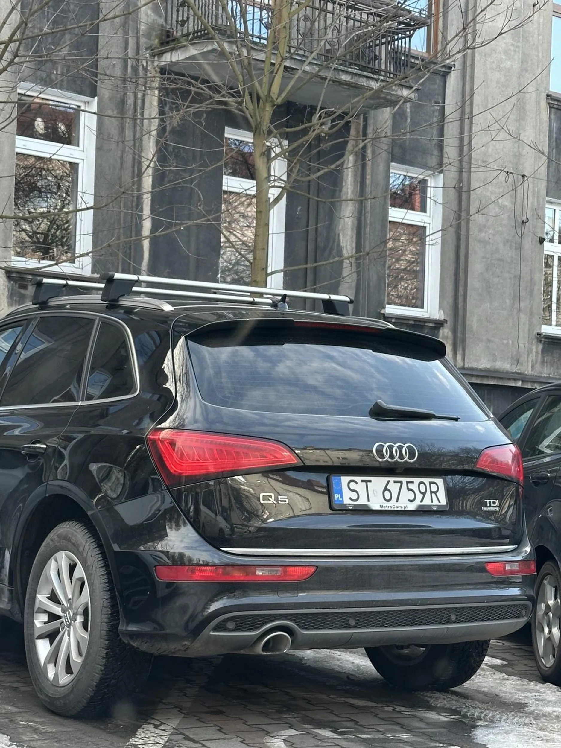 Pan o pełnych siłach :) wyszedł z pojazdu bezproblemowo, brak jakichkolwiek informacji na samochodzie że Pan jest niepełnosprawny, w tym wypadku i niepełno sprytny ;)