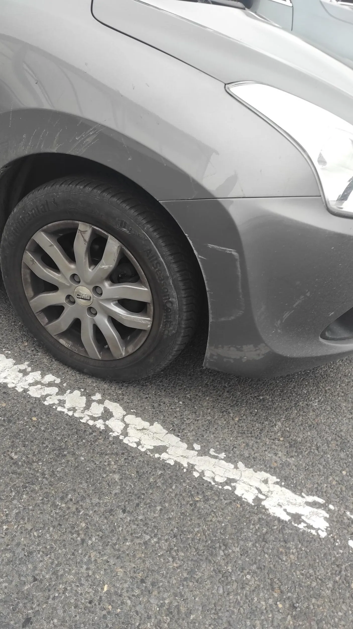 Kierująca Hyundaiem wjechała w Suzuki na parkingu pod bonarką po czym uciekła nie polecam