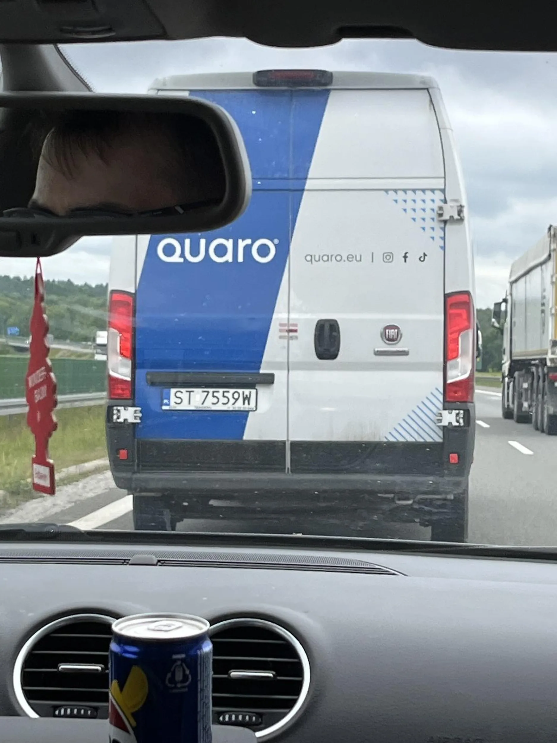 Następnym razem panie kierowco proszę aby zjechać na prawy pas. Na autostradzie nie blokujemy lewego pasa.