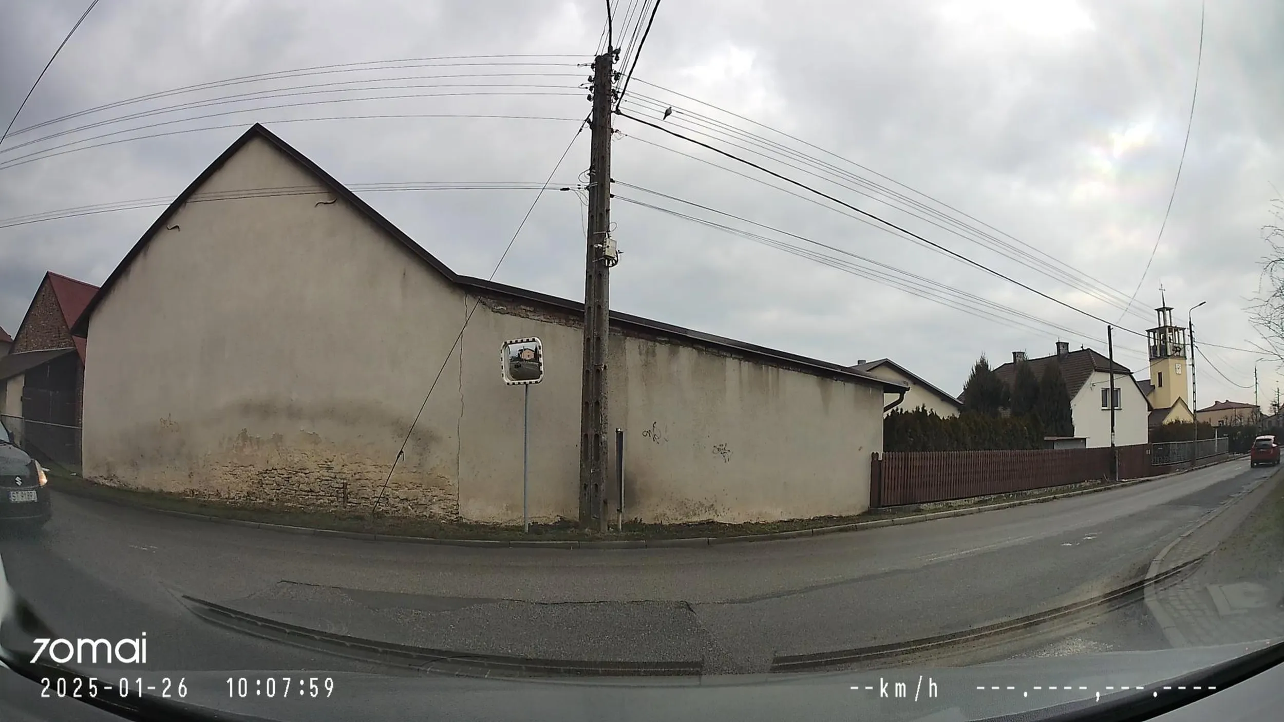 Kierowca ślepy jak nietoperz. Ciśnie na wprost na skrzyżowaniu równorzędnym jakby śmierci nie było. Nie pozdrawiam.