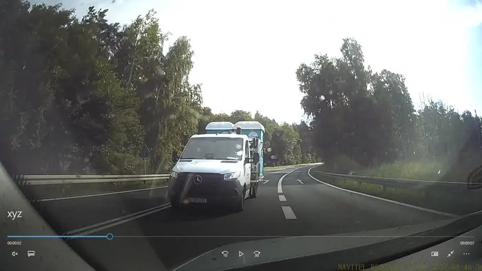 Sytuacja z 30.07.25 godzina 8.46 Gość ze zdjęcia prawie doprowadził do wypadku! Ktoś powinien się nim zainteresować! Wrzuciłbym nagranie ale coś z formatem pliku mi to uniemożliwia,