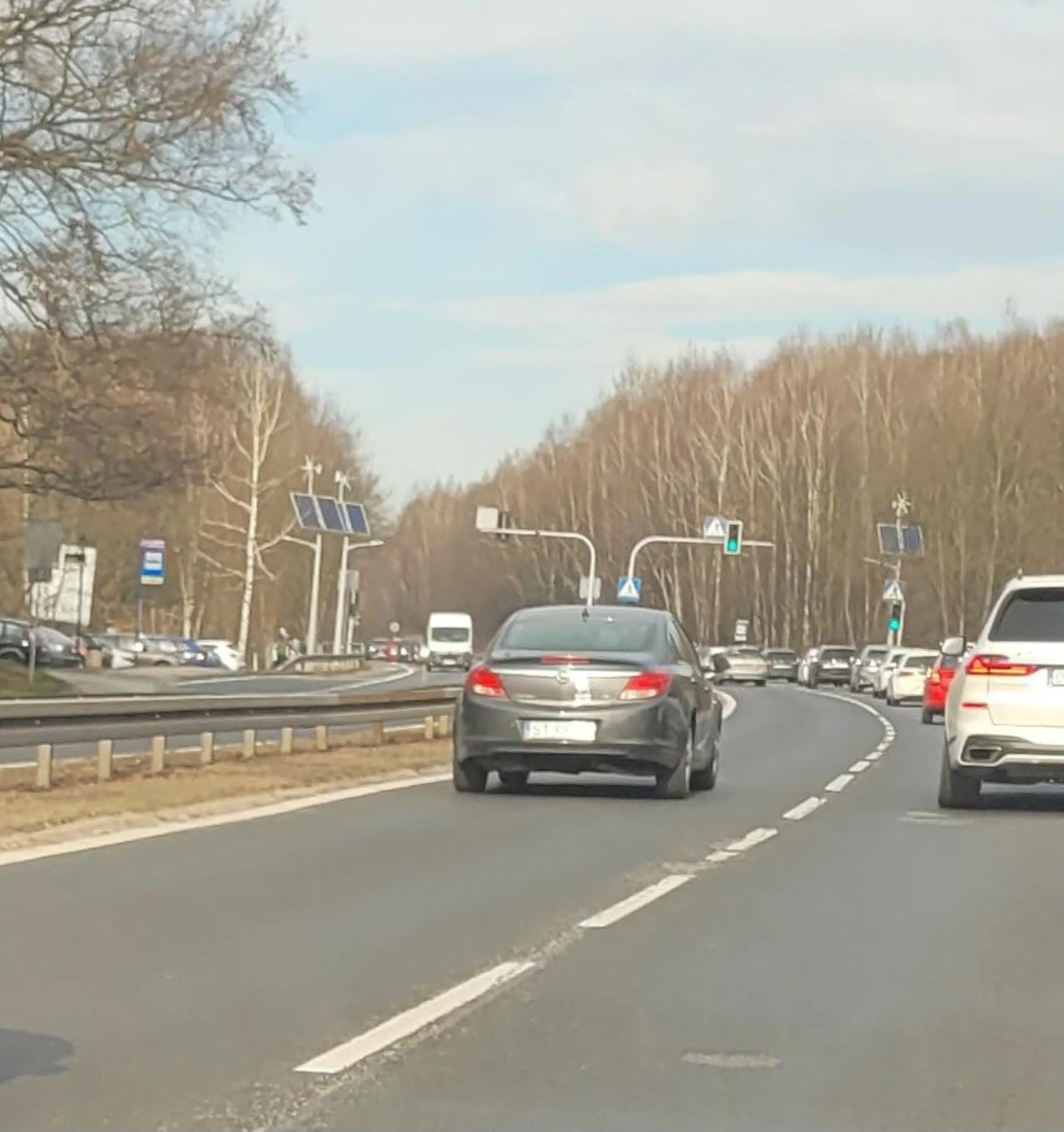 Jełop próbował wymusić pierwszeństwo i jeszcze trąbił jak mu się nie udało.