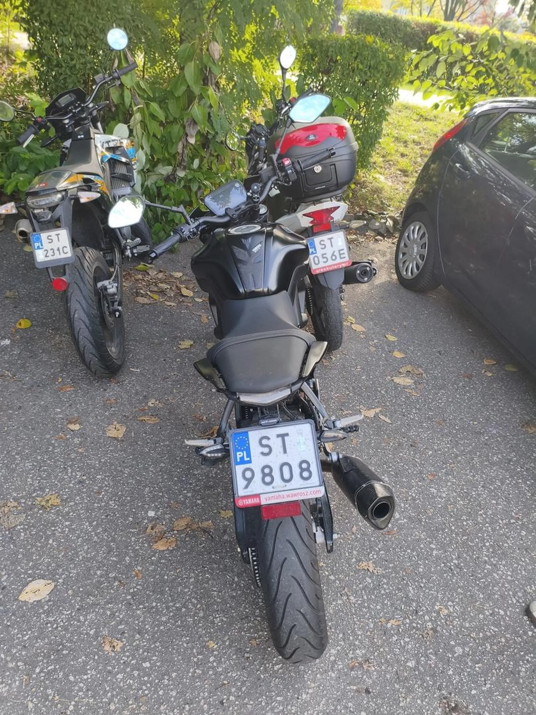 Bardzo proszę o nauczenie się poprawnego parkowania, muszę teraz czekać na właściciela nie pozdrawiam