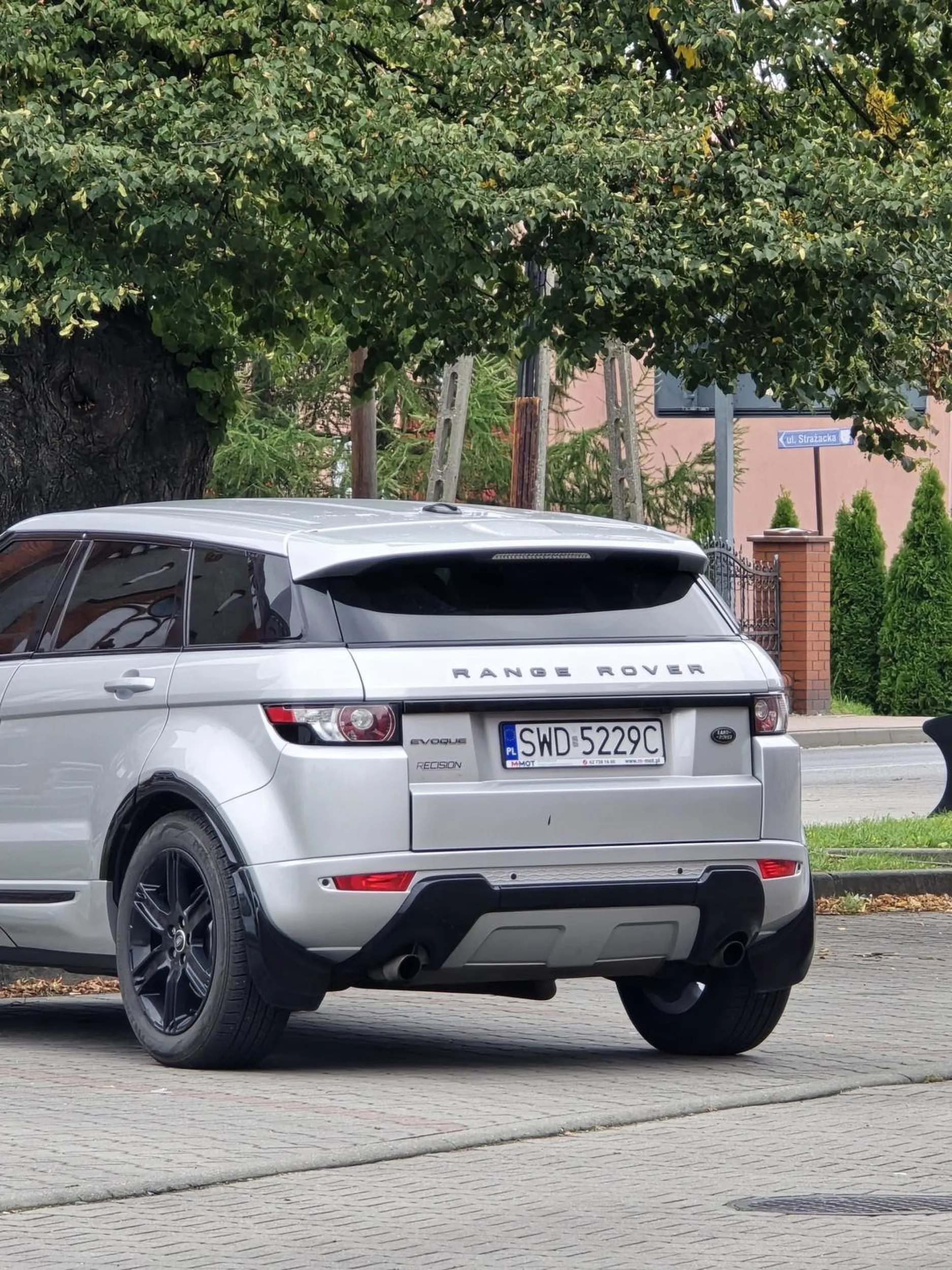 Żołnierzyku, na przyszłość porada, że kratę piwa kupuję się bez munduru. Tylko skąd to masz wiedzieć czerwony berecie.