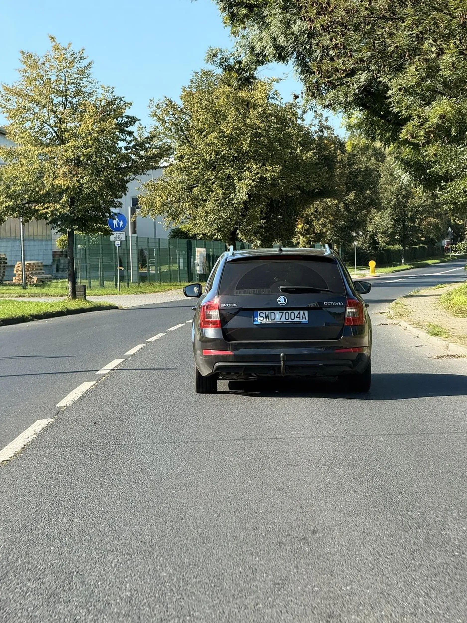 Tablica zobowiązuje, totalny głąb nie wiem jak można się pomylić na lewoskręcie i pojechać pod prąd ?