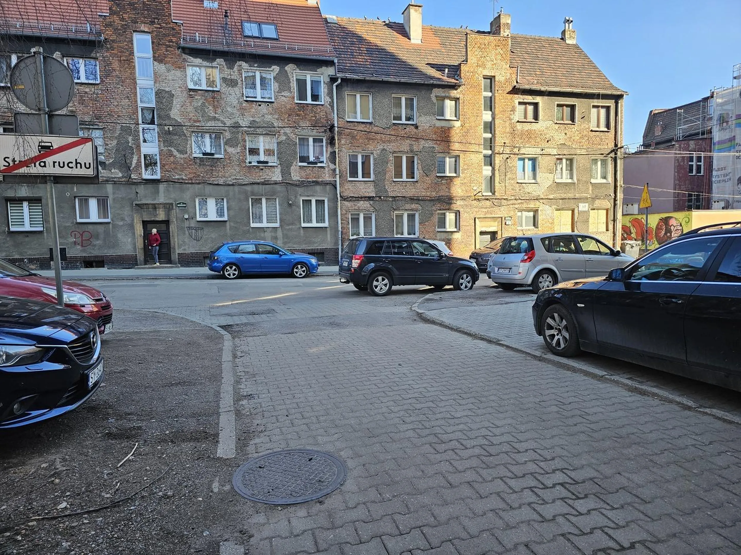 naucza się pi*zdo parkować, bo następnym razem do domu wracać będziesz busem lub tramwajem....